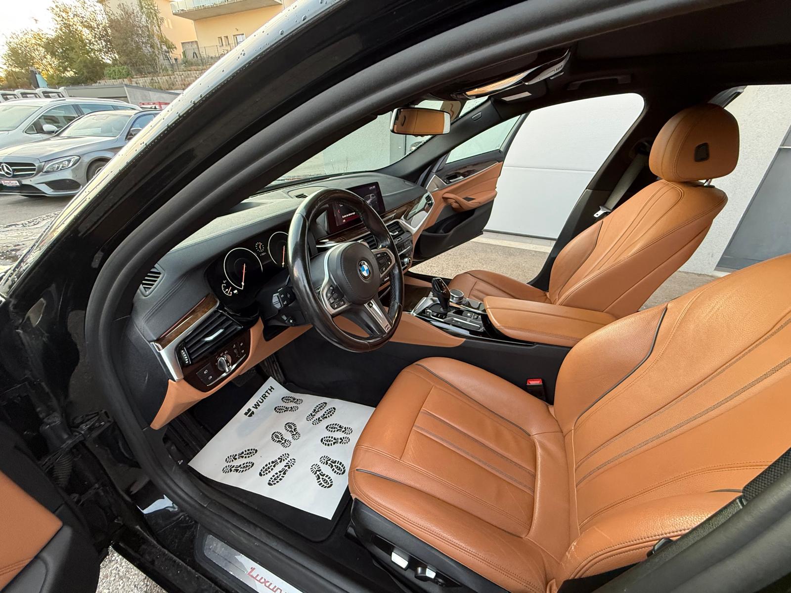 BMW 530i xDrive Touring Luxury Line Steptronic-image-6