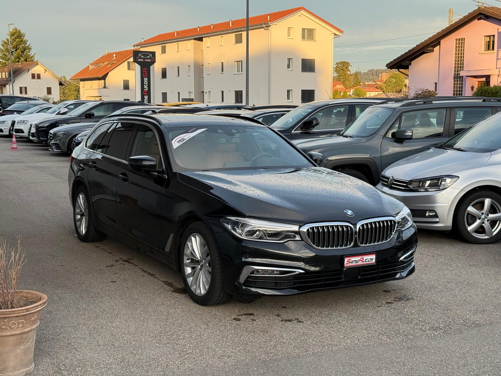 BMW 530i xDrive Touring Luxury Line Steptronic-image-0
