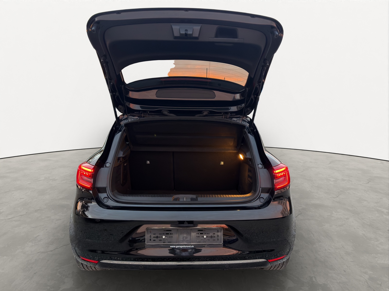 RENAULT Clio 1.6 E-Tech Intens-image-19