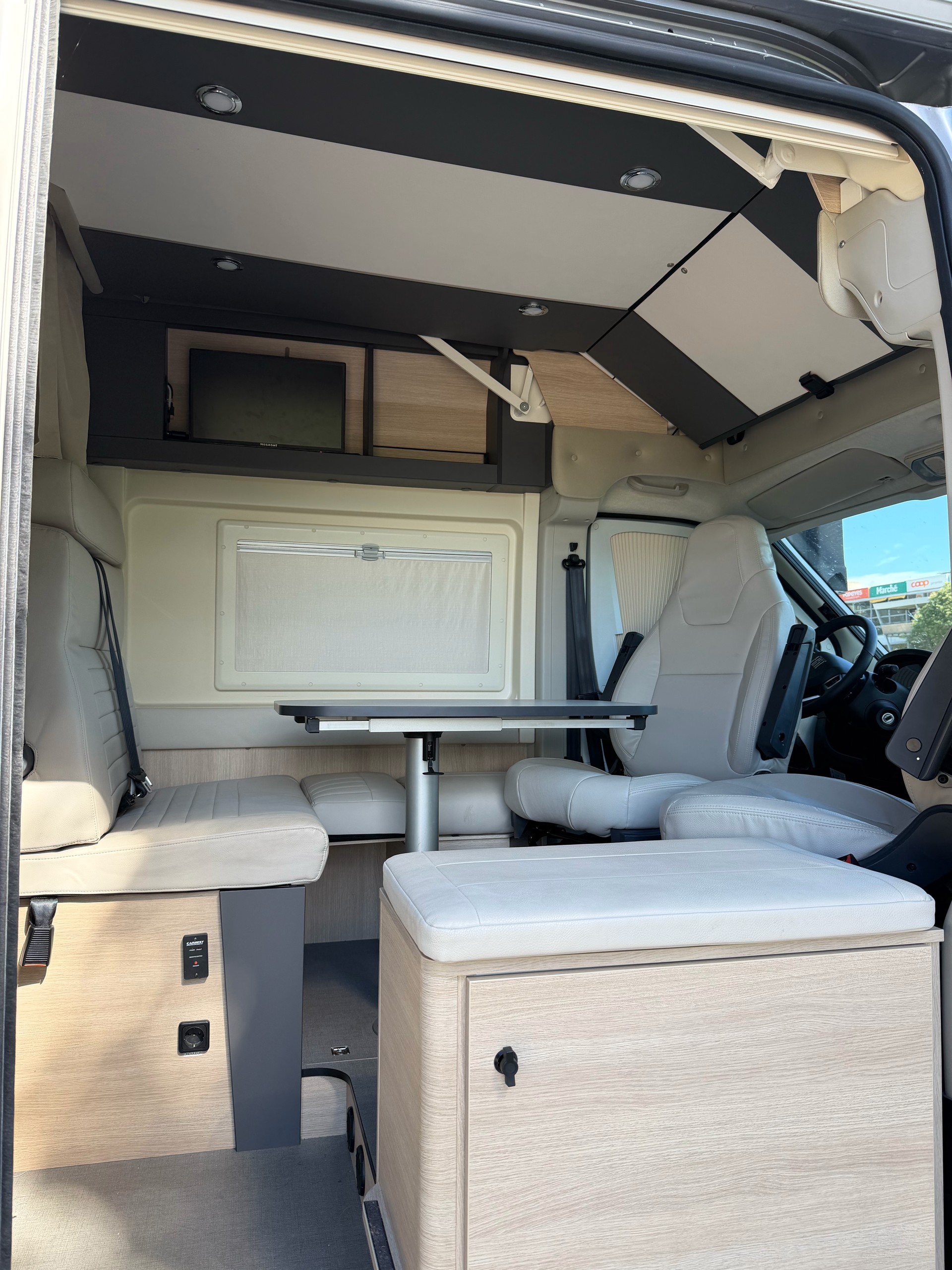 DREAMER Camper Five-image-2