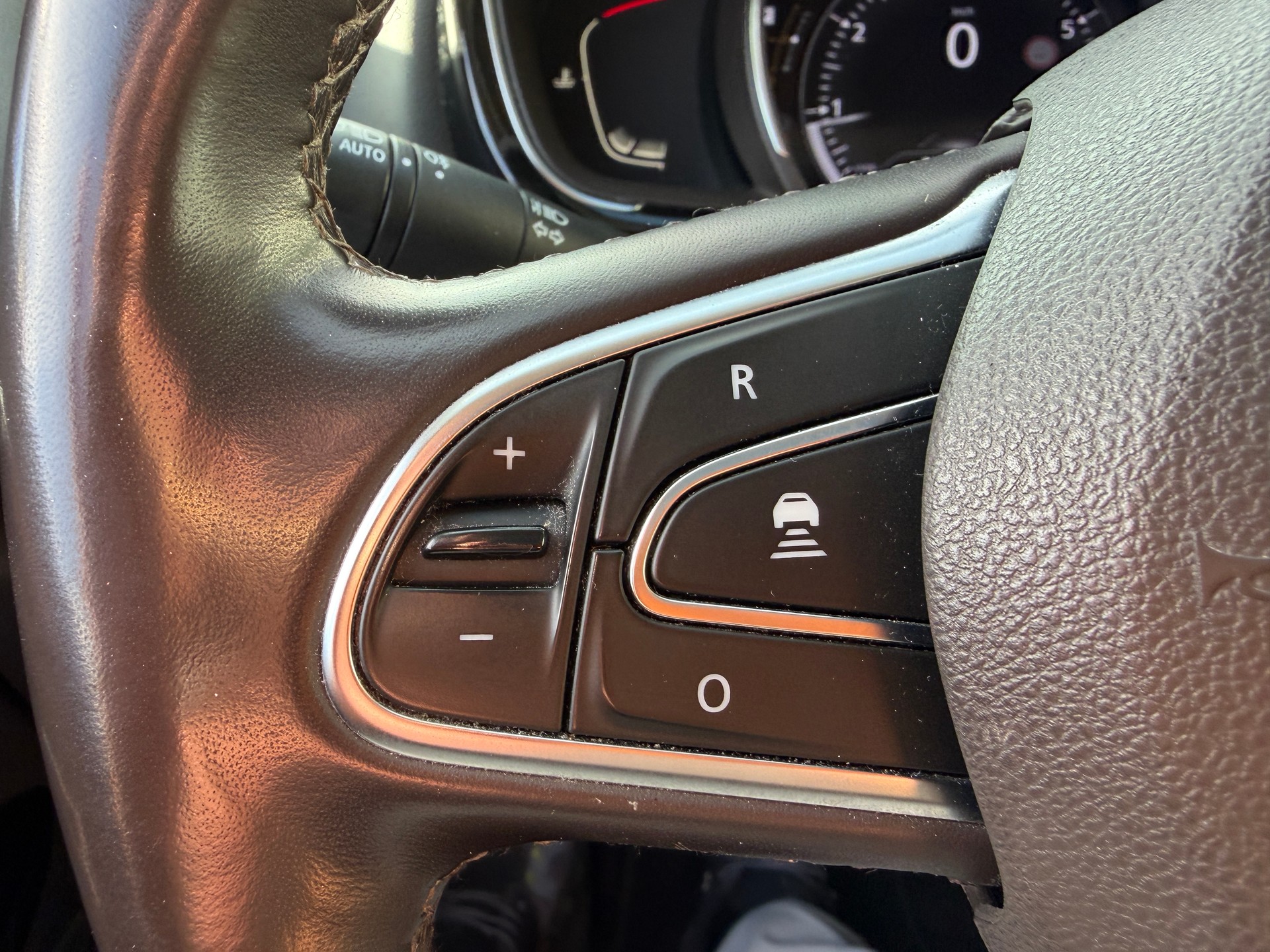 RENAULT Espace 1.8 TCe Initiale EDC-image-11