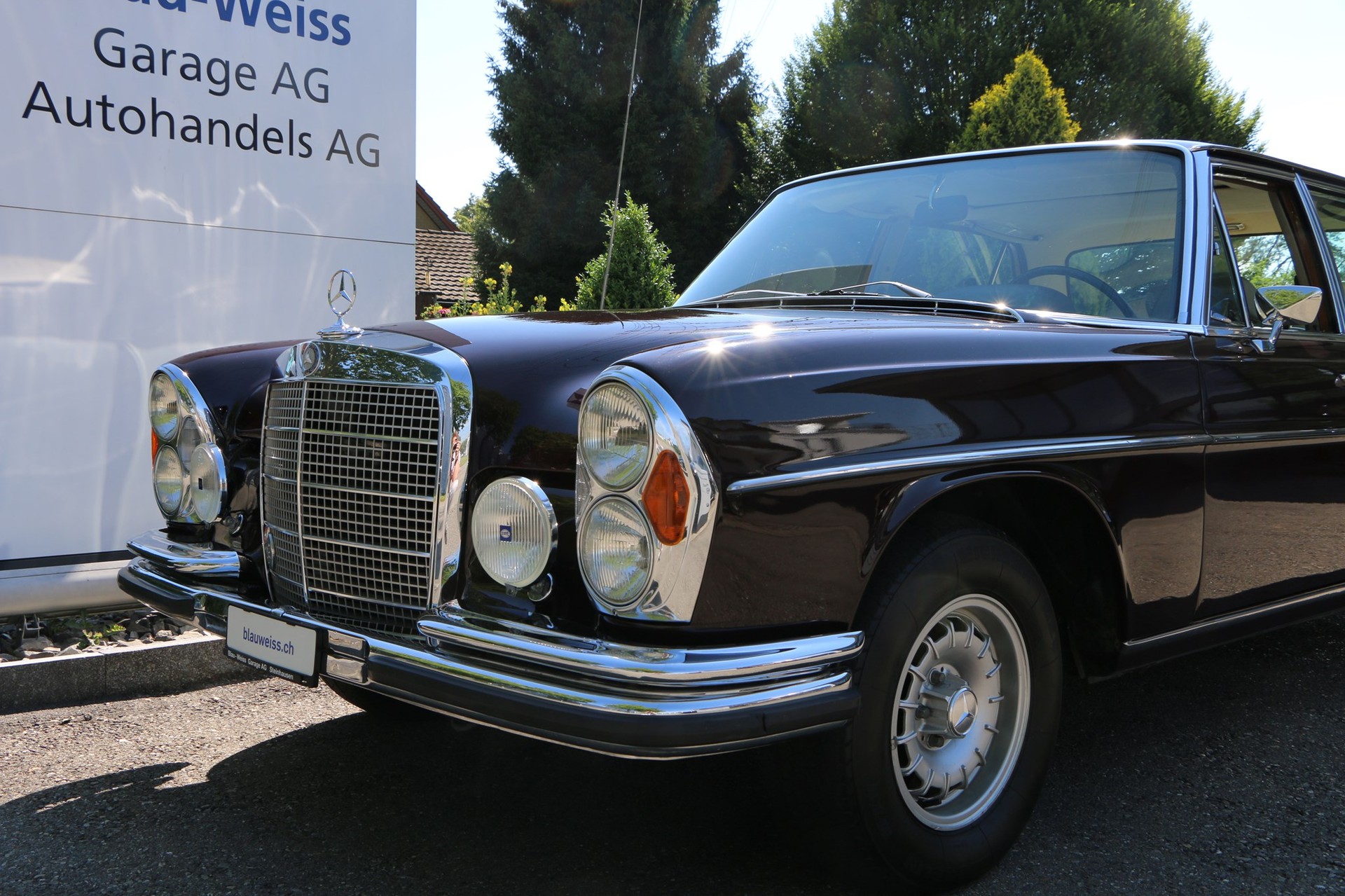 MERCEDES-BENZ 300 SEL-showroom-element-1