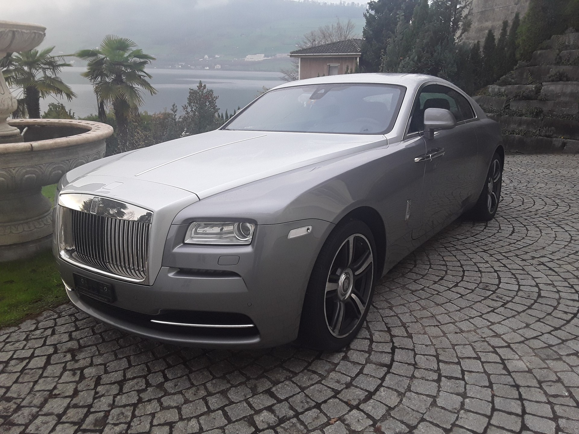 ROLLS-ROYCE Wraith 6.6 V12 Sondermodell "INSPIRED BY FILM"-image-3