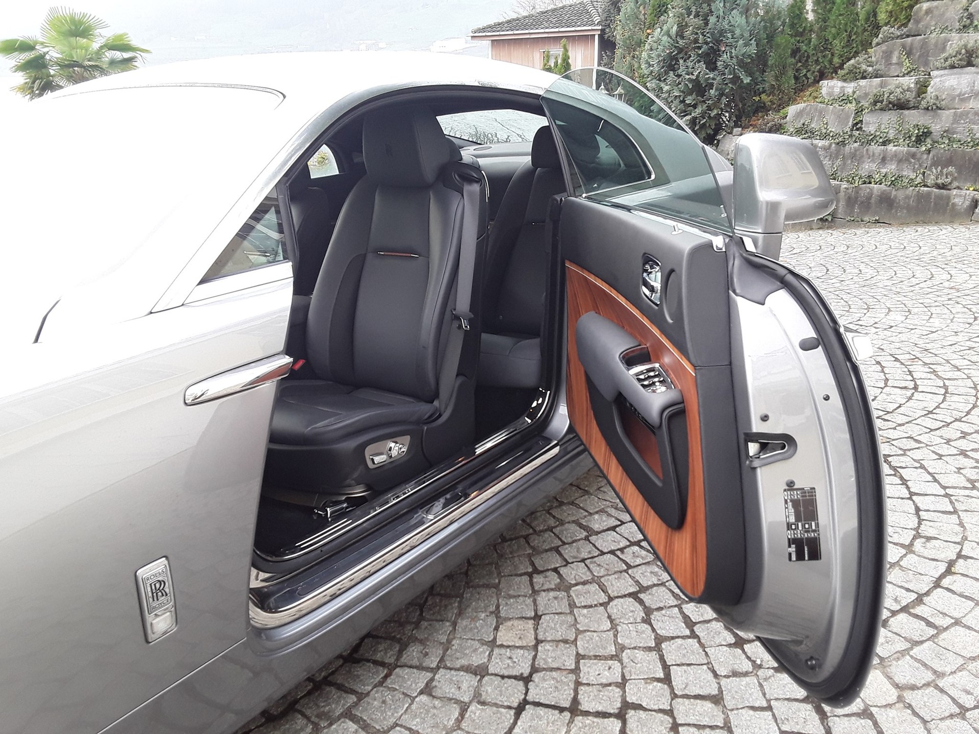ROLLS-ROYCE Wraith 6.6 V12 Sondermodell "INSPIRED BY FILM"-image-7