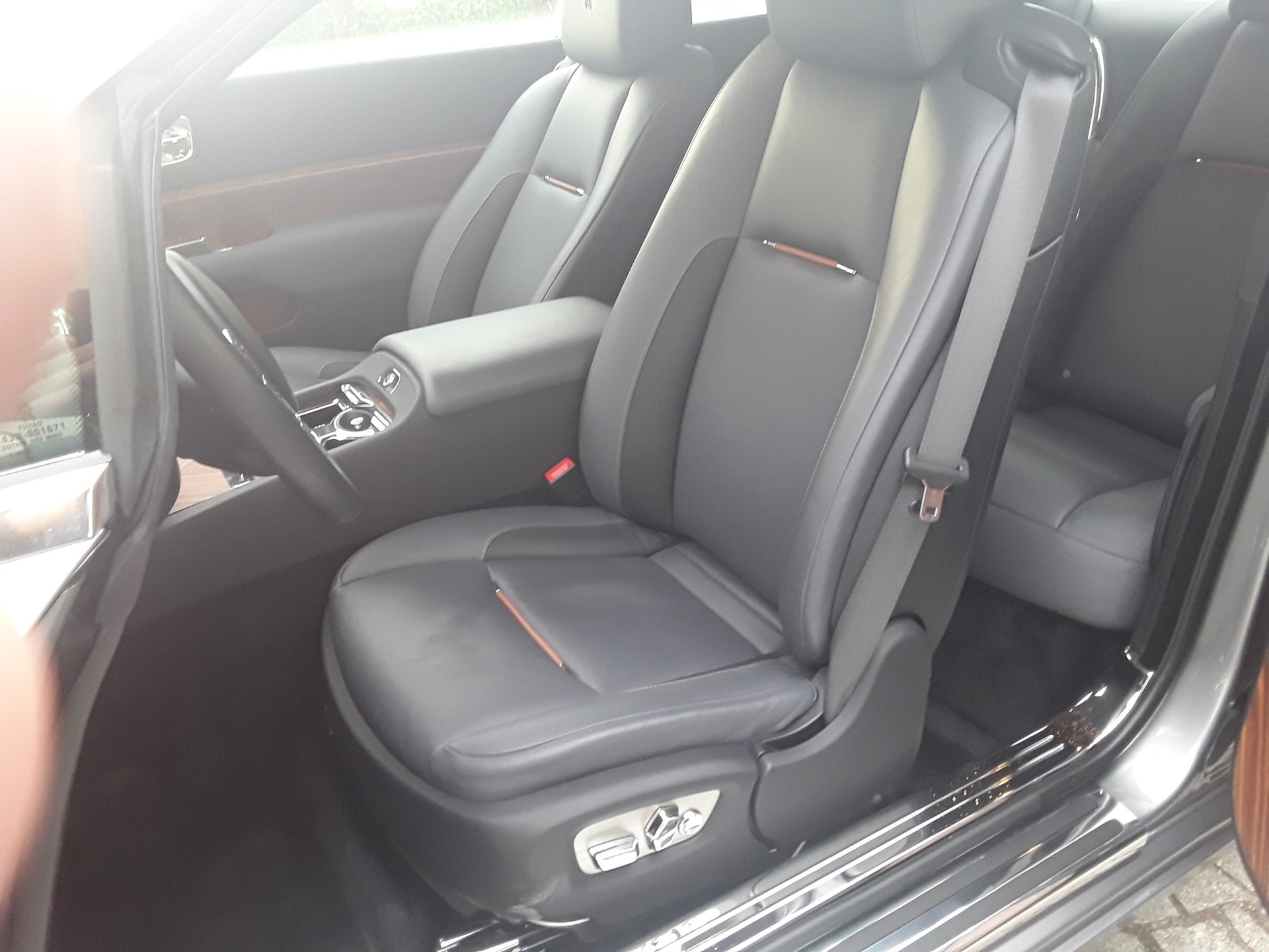ROLLS-ROYCE Wraith 6.6 V12 Sondermodell "INSPIRED BY FILM"-image-9