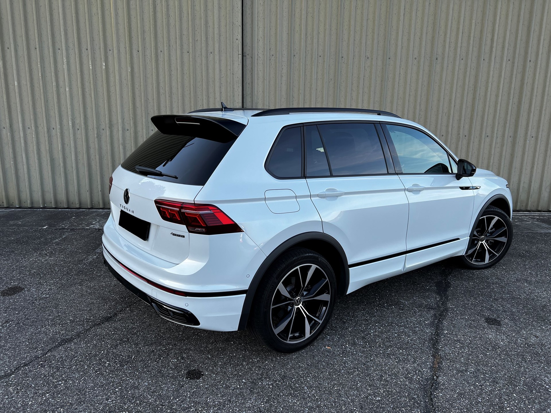VW Tiguan 2.0TSI R-Line 4Motion DSG-image-2