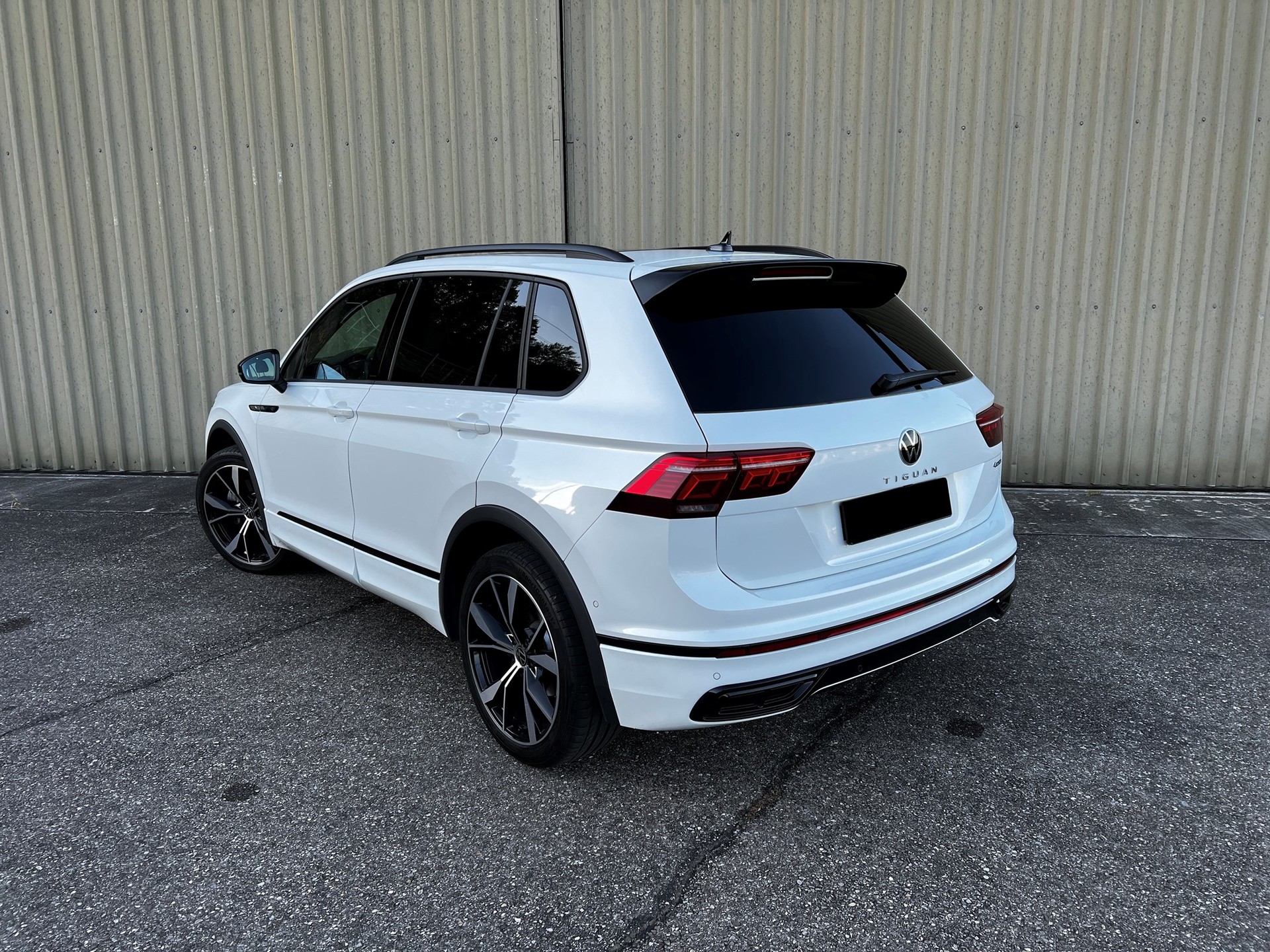 VW Tiguan 2.0TSI R-Line 4Motion DSG-image-5