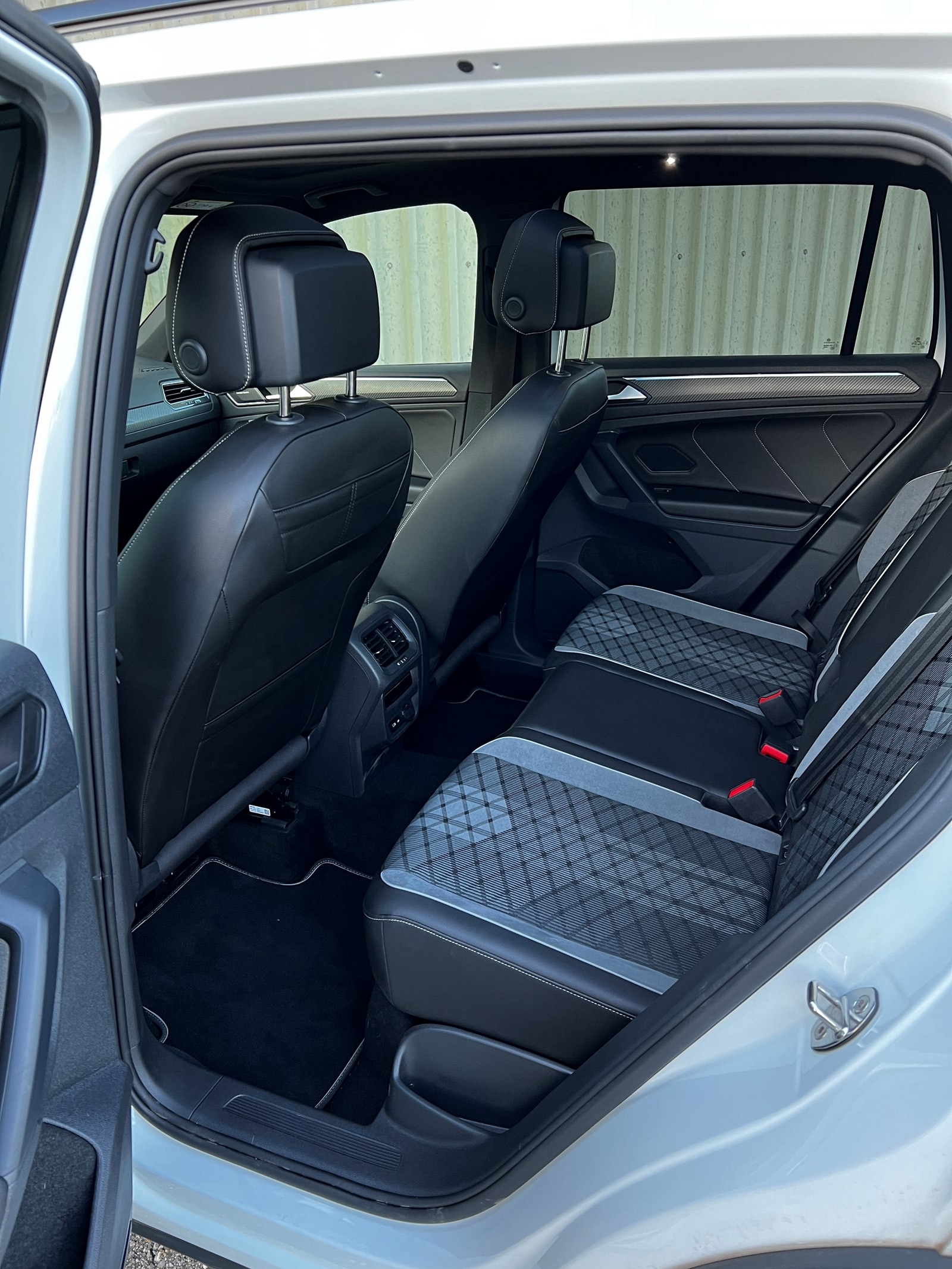 VW Tiguan 2.0TSI R-Line 4Motion DSG-image-13
