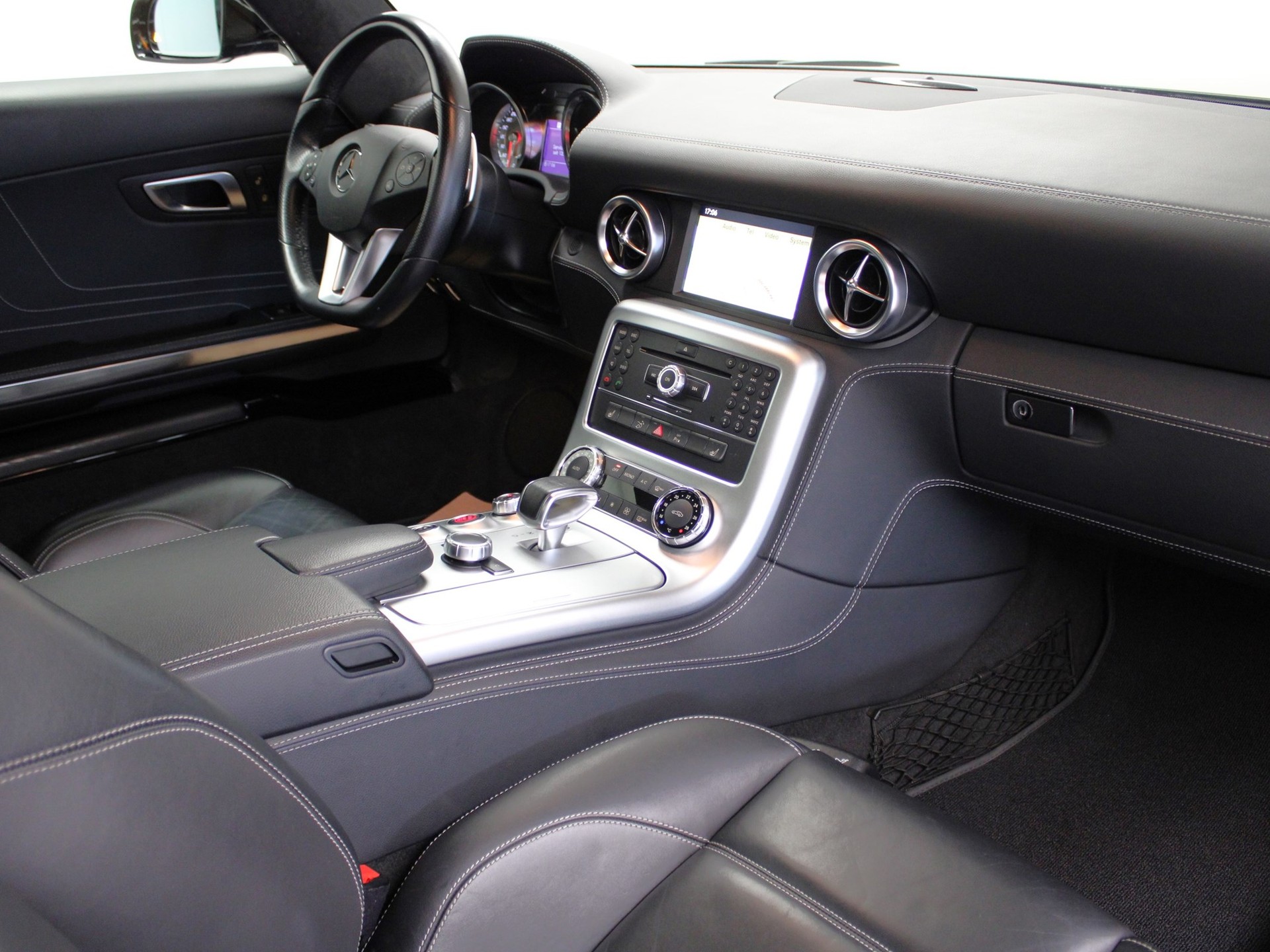 MERCEDES-BENZ SLS 63 AMG Speedshift-image-5