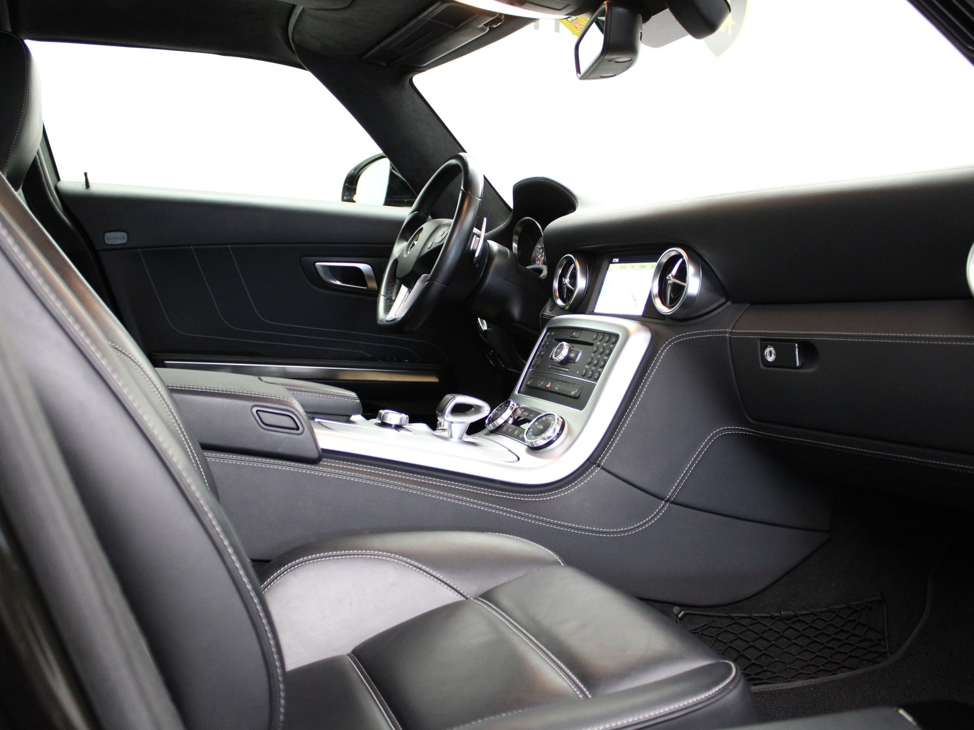 MERCEDES-BENZ SLS 63 AMG Speedshift-image-6