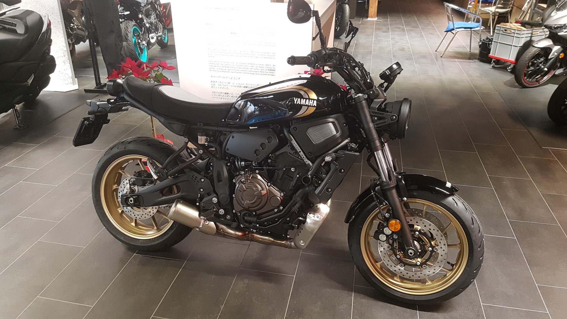 YAMAHA XSR 700
