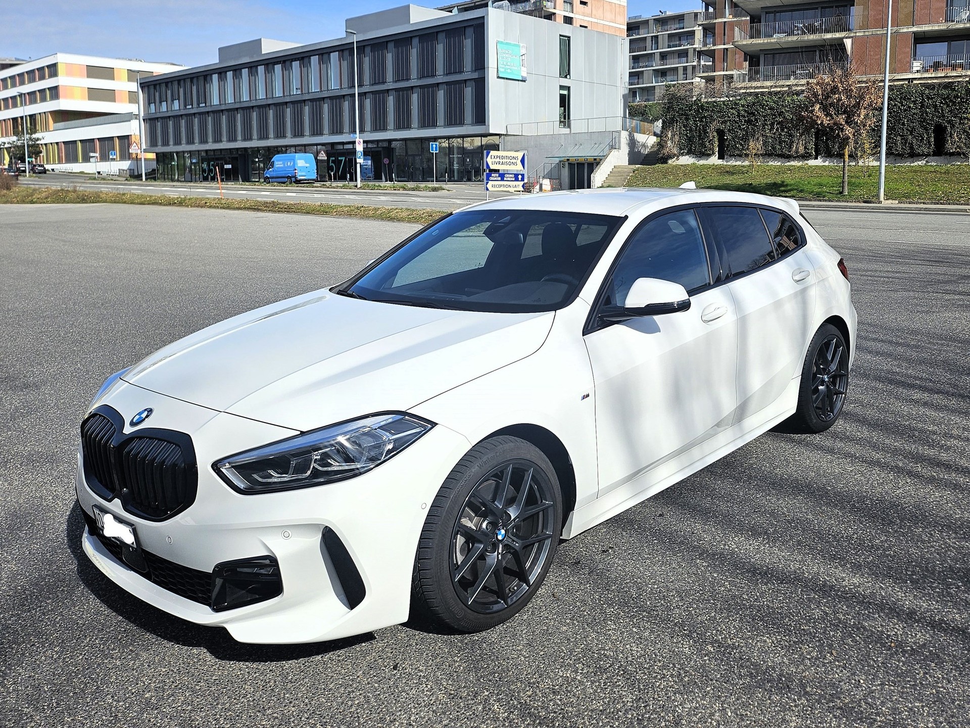 BMW 120i Pure M Sport Steptronic-image-0