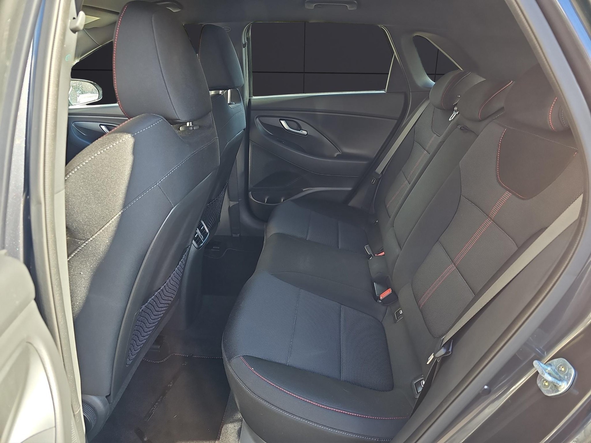 HYUNDAI i30 1.5 T-GDi N-Line-image-10