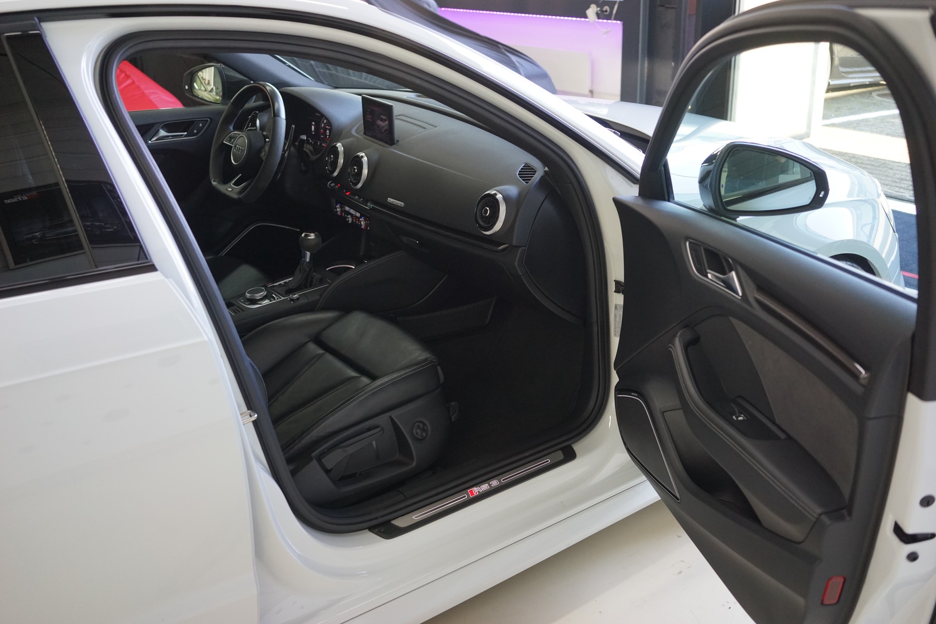 AUDI RS3 Sportback 2.5 TSI quattro / ABT 460Ps. / Gletscherweiss **-image-25