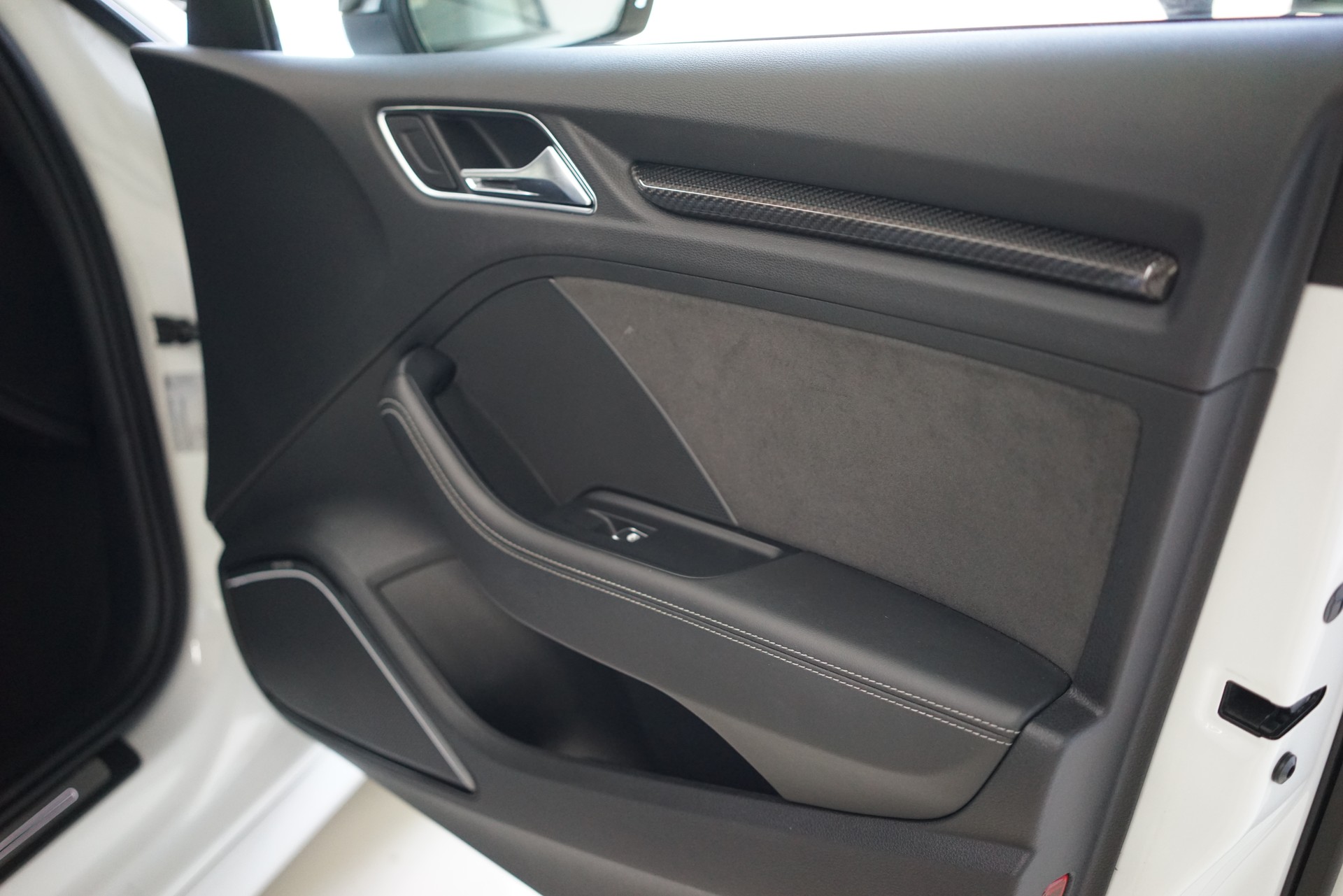 AUDI RS3 Sportback 2.5 TSI quattro / ABT 460Ps. / Gletscherweiss **-image-26