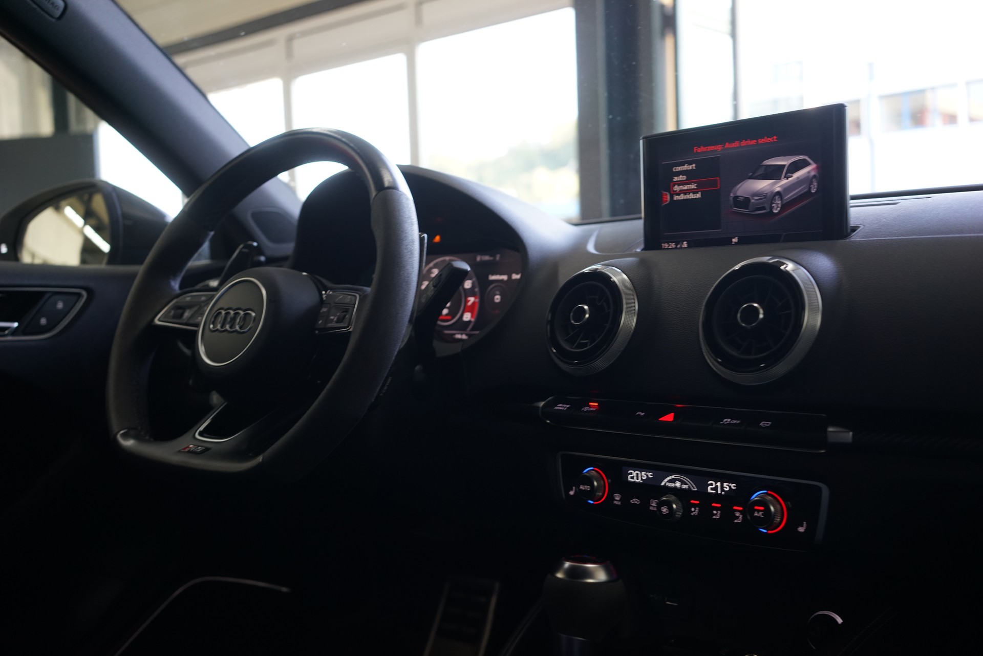 AUDI RS3 Sportback 2.5 TSI quattro / ABT 460Ps. / Gletscherweiss **-image-29