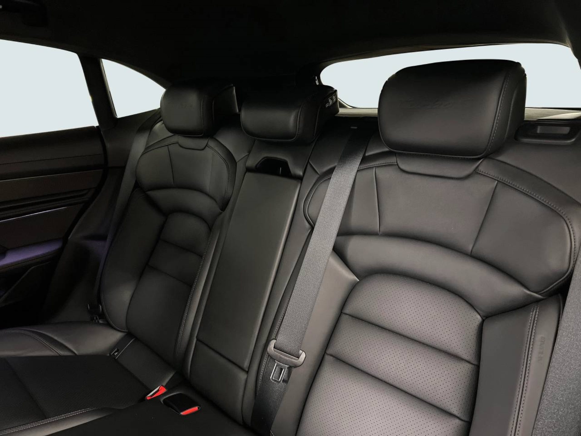 PORSCHE Taycan Turbo S Cross Turismo-image-23