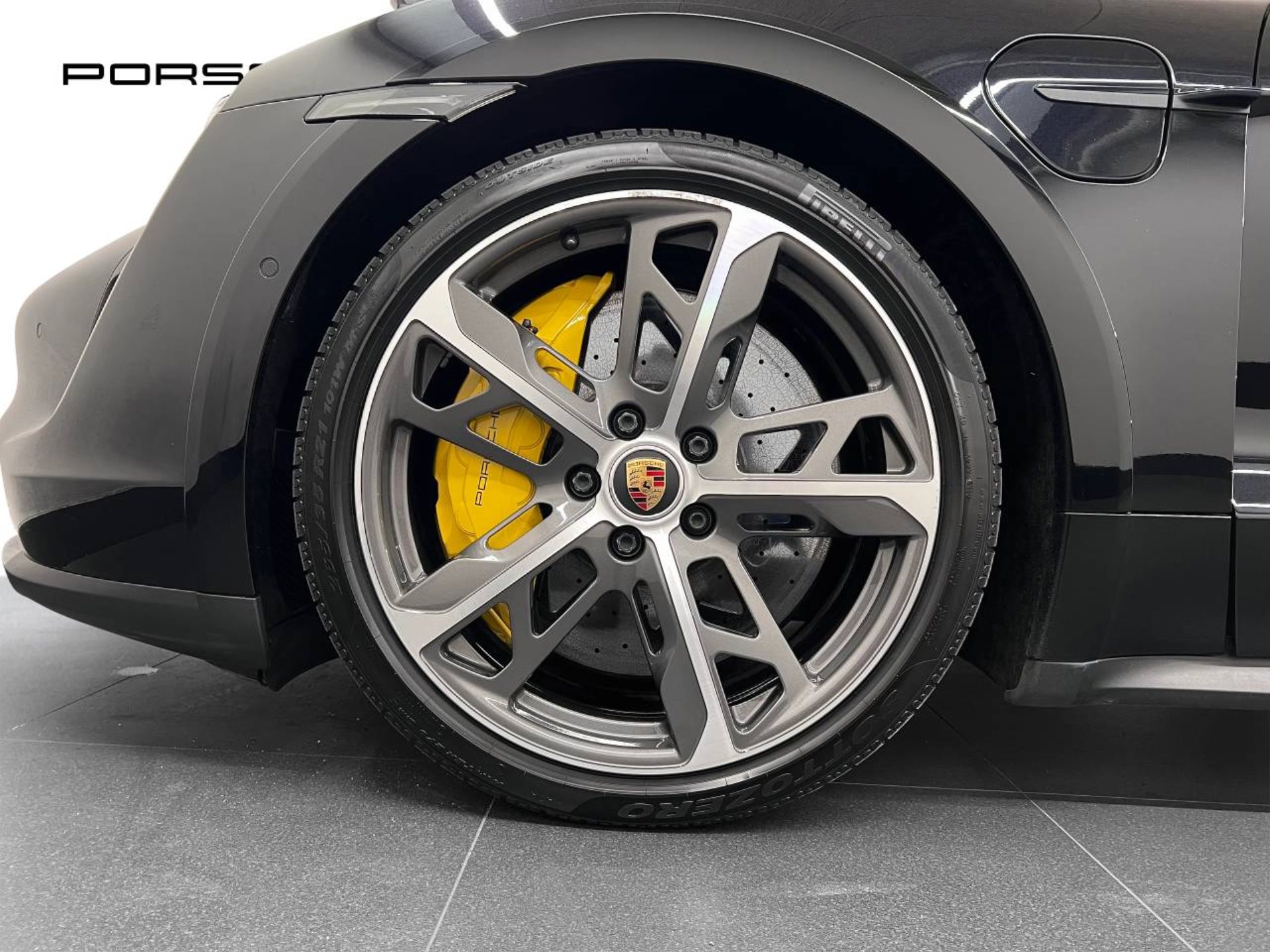 PORSCHE Taycan Turbo S Cross Turismo-image-10