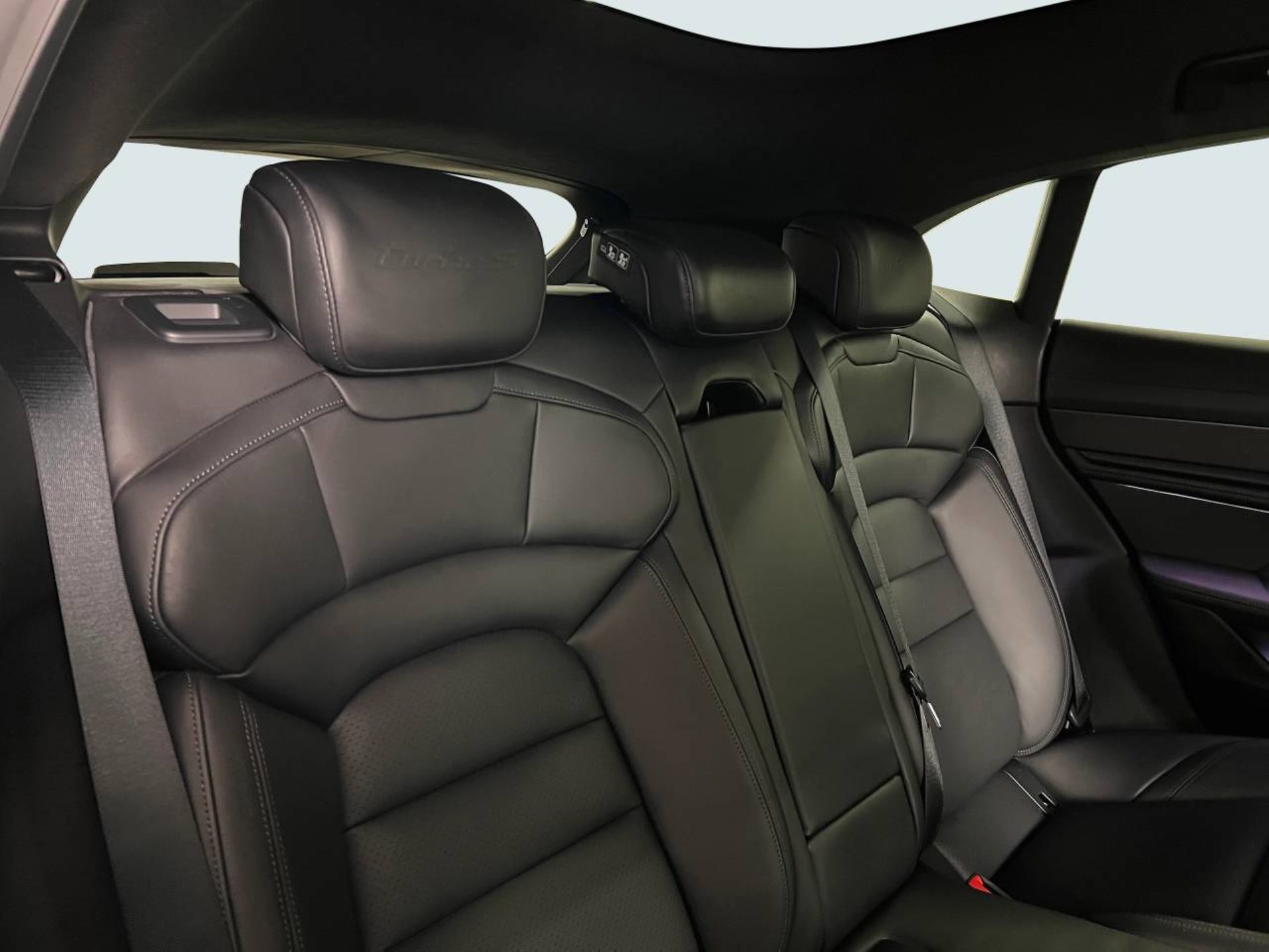 PORSCHE Taycan Turbo S Cross Turismo-image-24