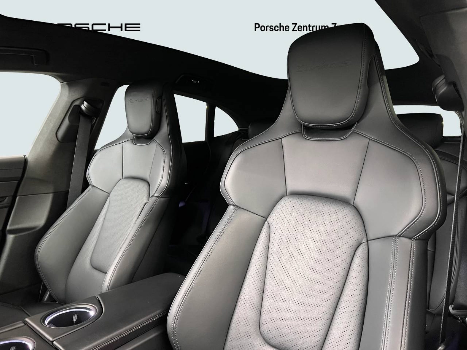 PORSCHE Taycan Turbo S Cross Turismo-image-4
