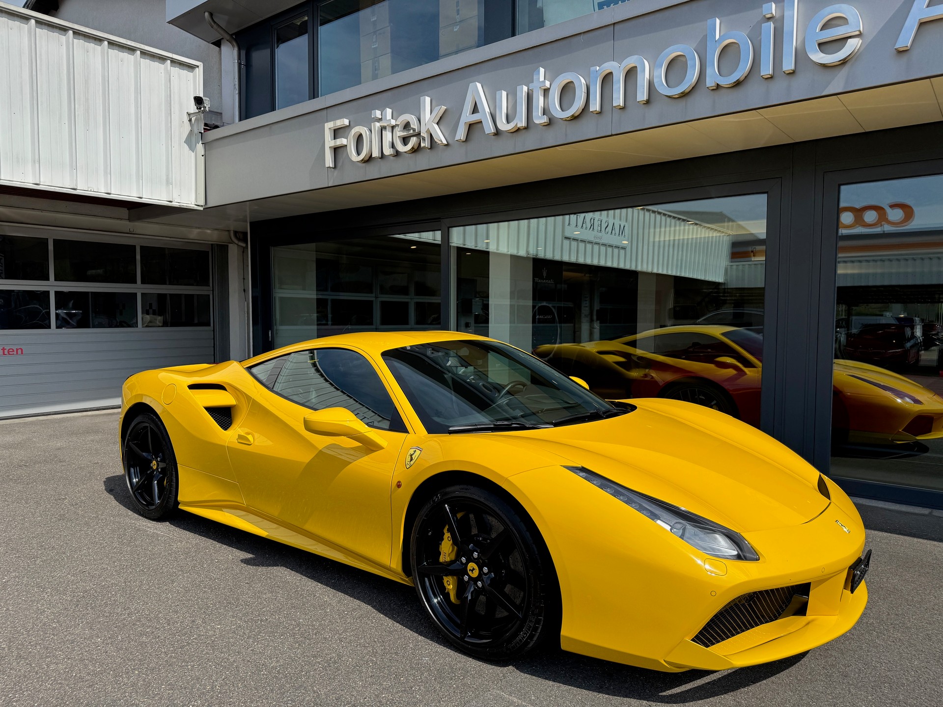 FERRARI 488 GTB-image-2