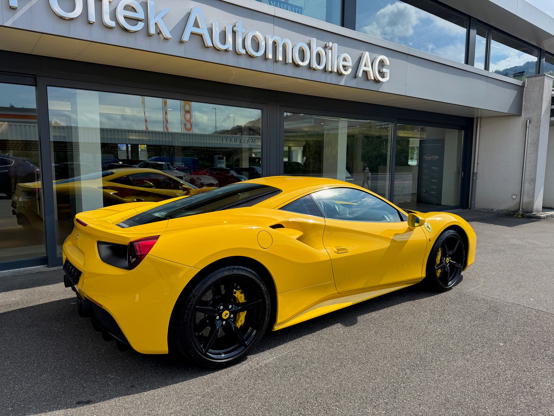 FERRARI 488 GTB-image-3