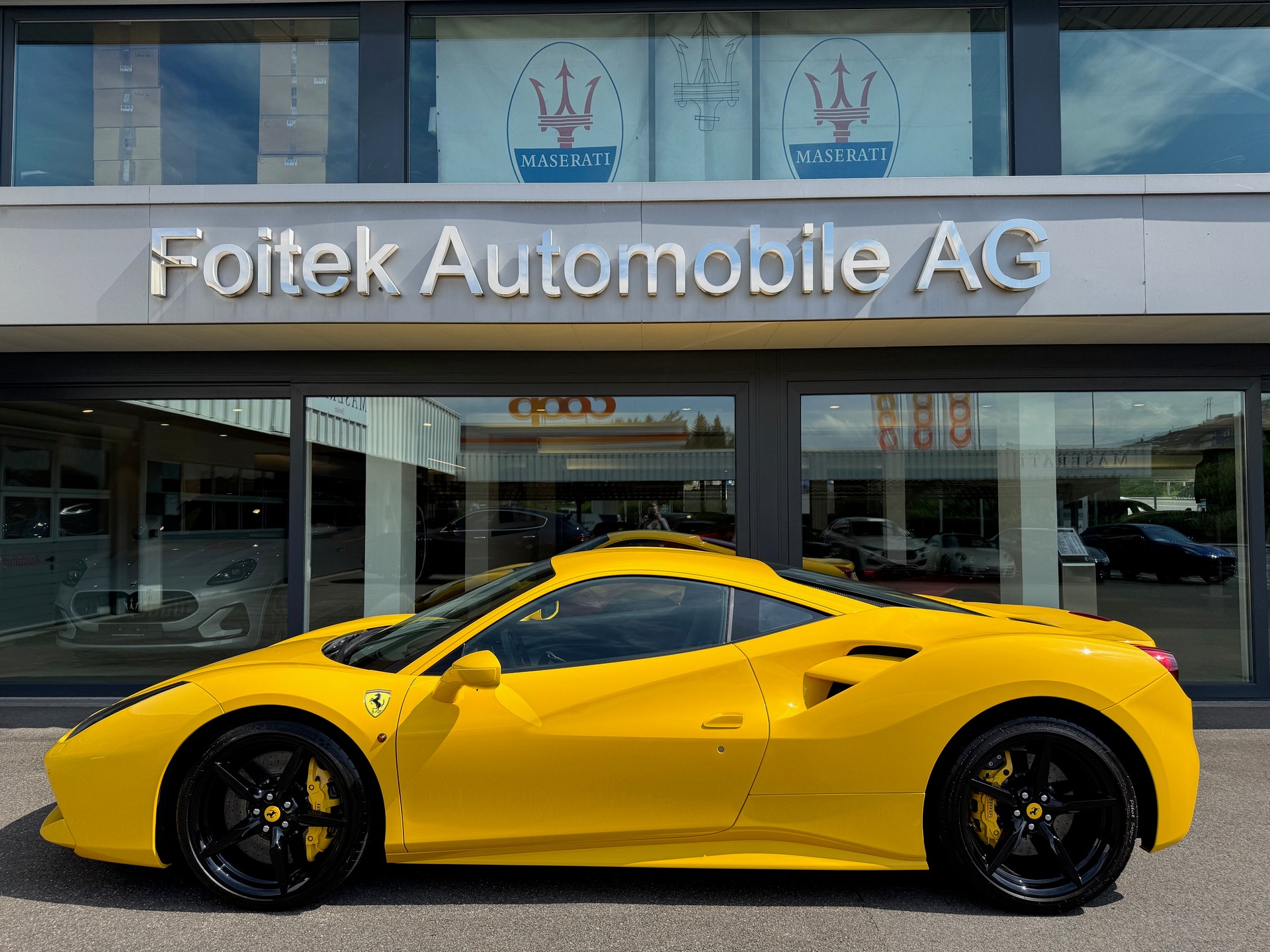 FERRARI 488 GTB-image-1