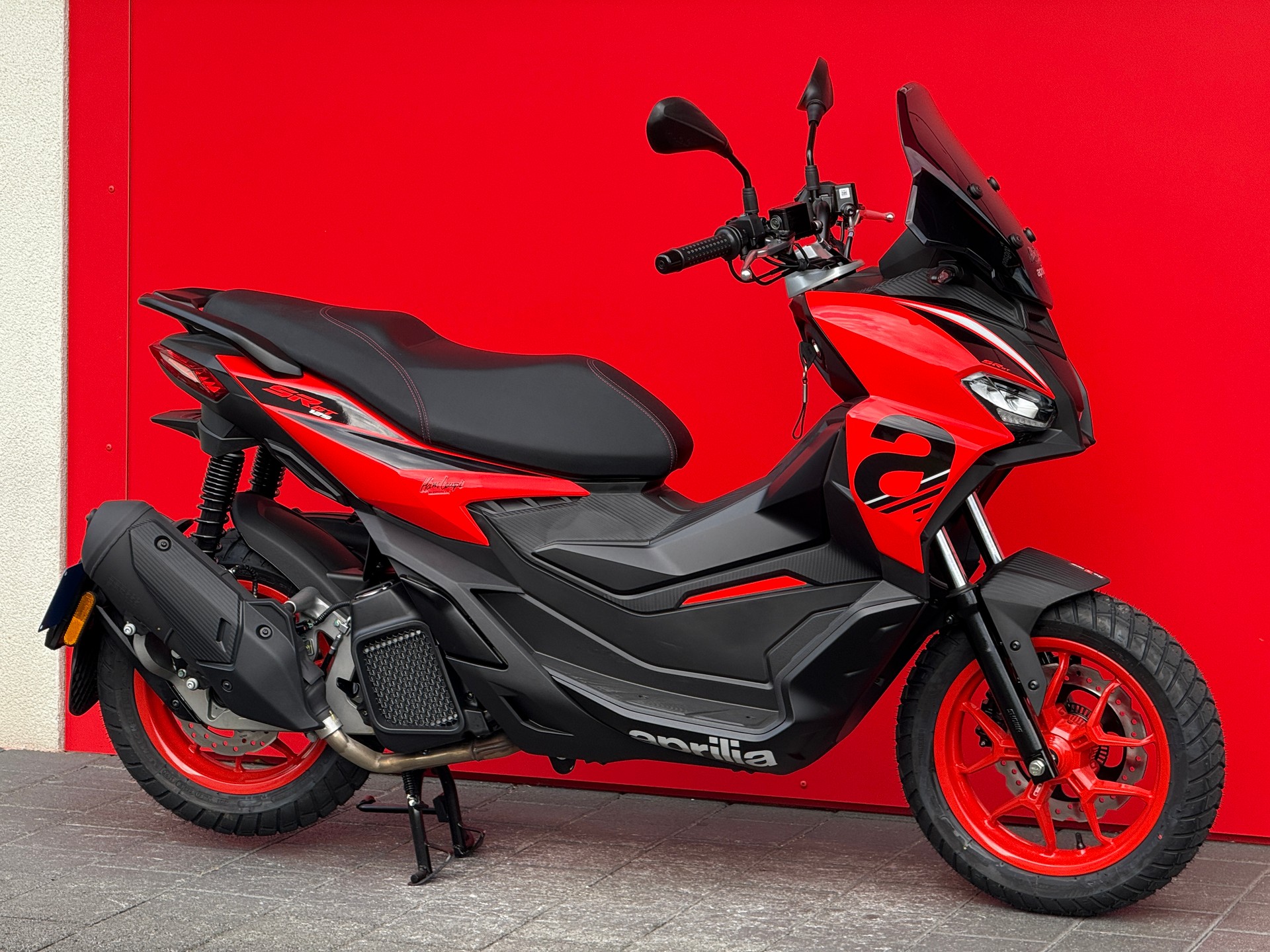 APRILIA SR 200 GT Sport ABS E5+-showroom-element-1