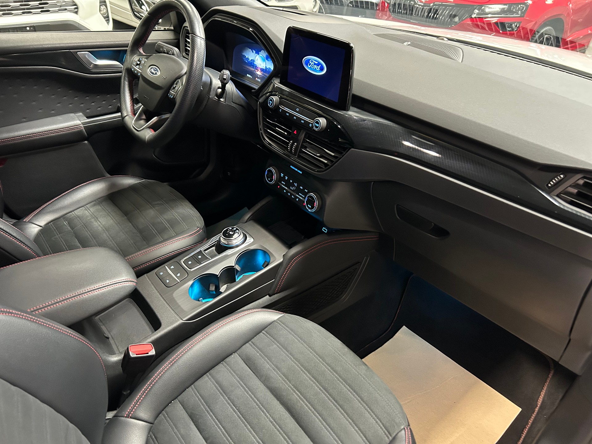 FORD Kuga 2.0 TDCi EcoBlue ST-Line 4WD Automat-image-15