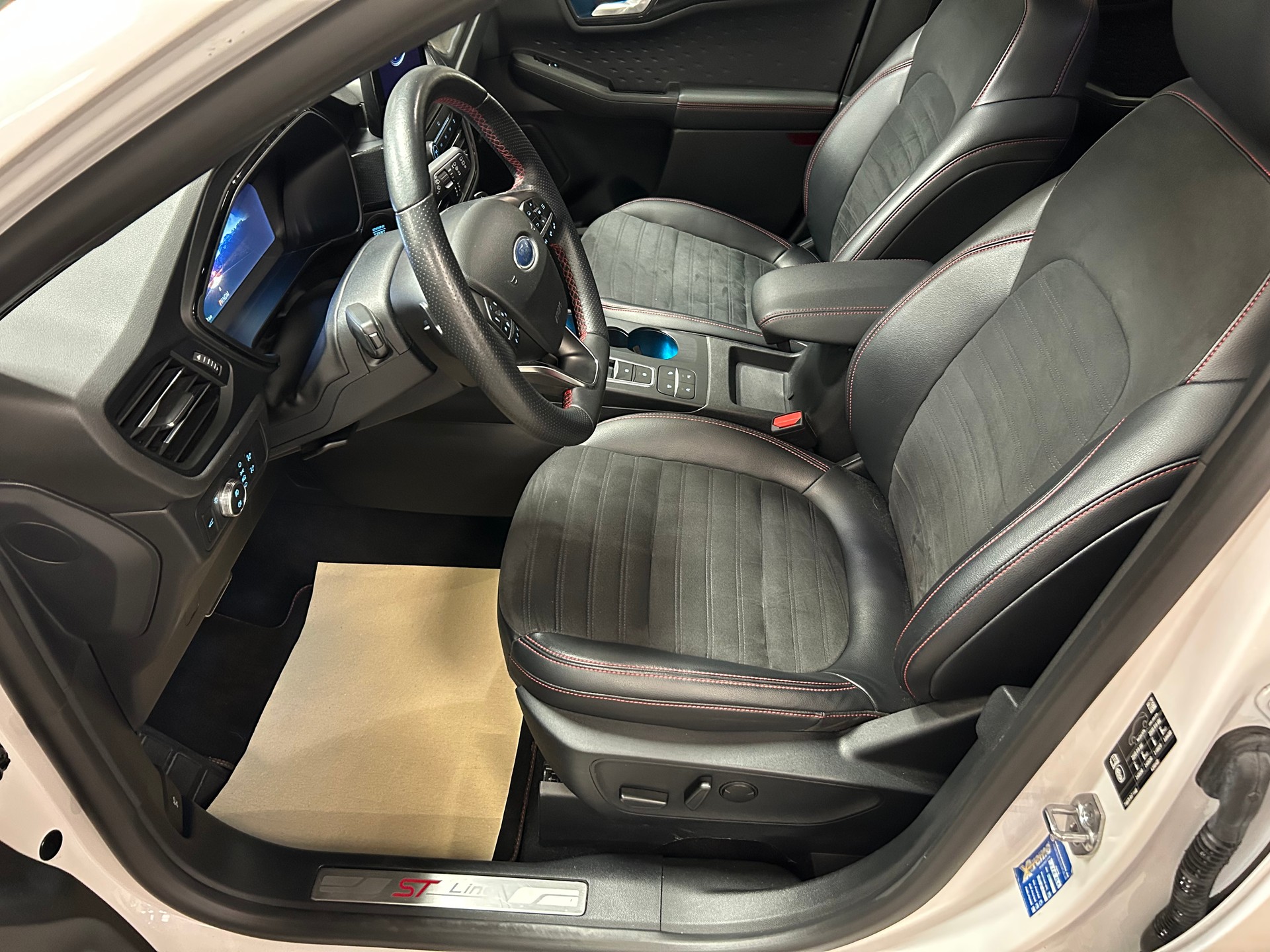 FORD Kuga 2.0 TDCi EcoBlue ST-Line 4WD Automat-image-9