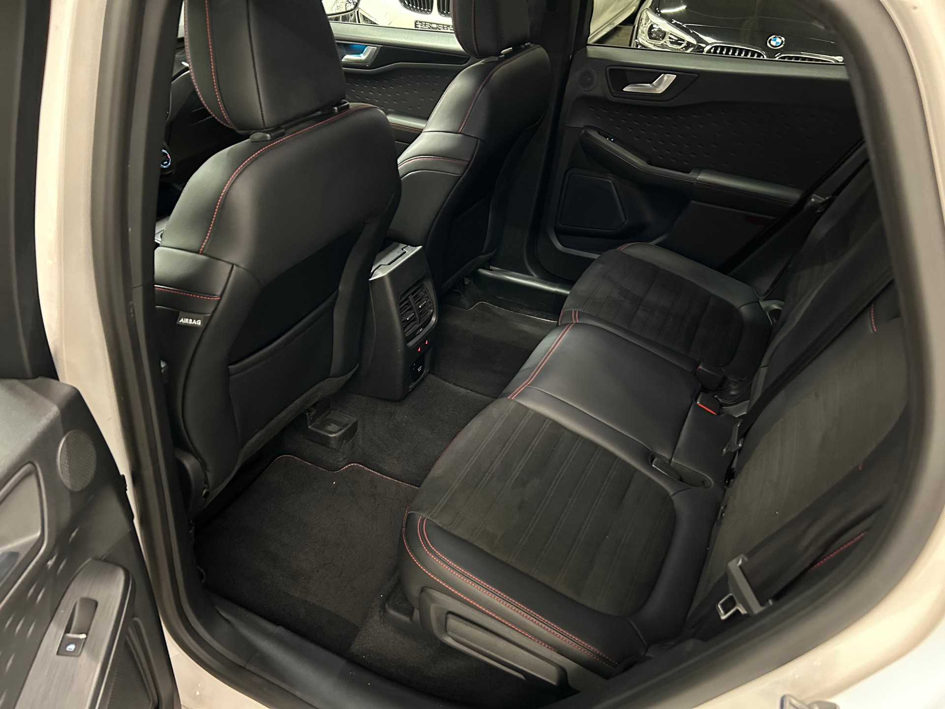 FORD Kuga 2.0 TDCi EcoBlue ST-Line 4WD Automat-image-11