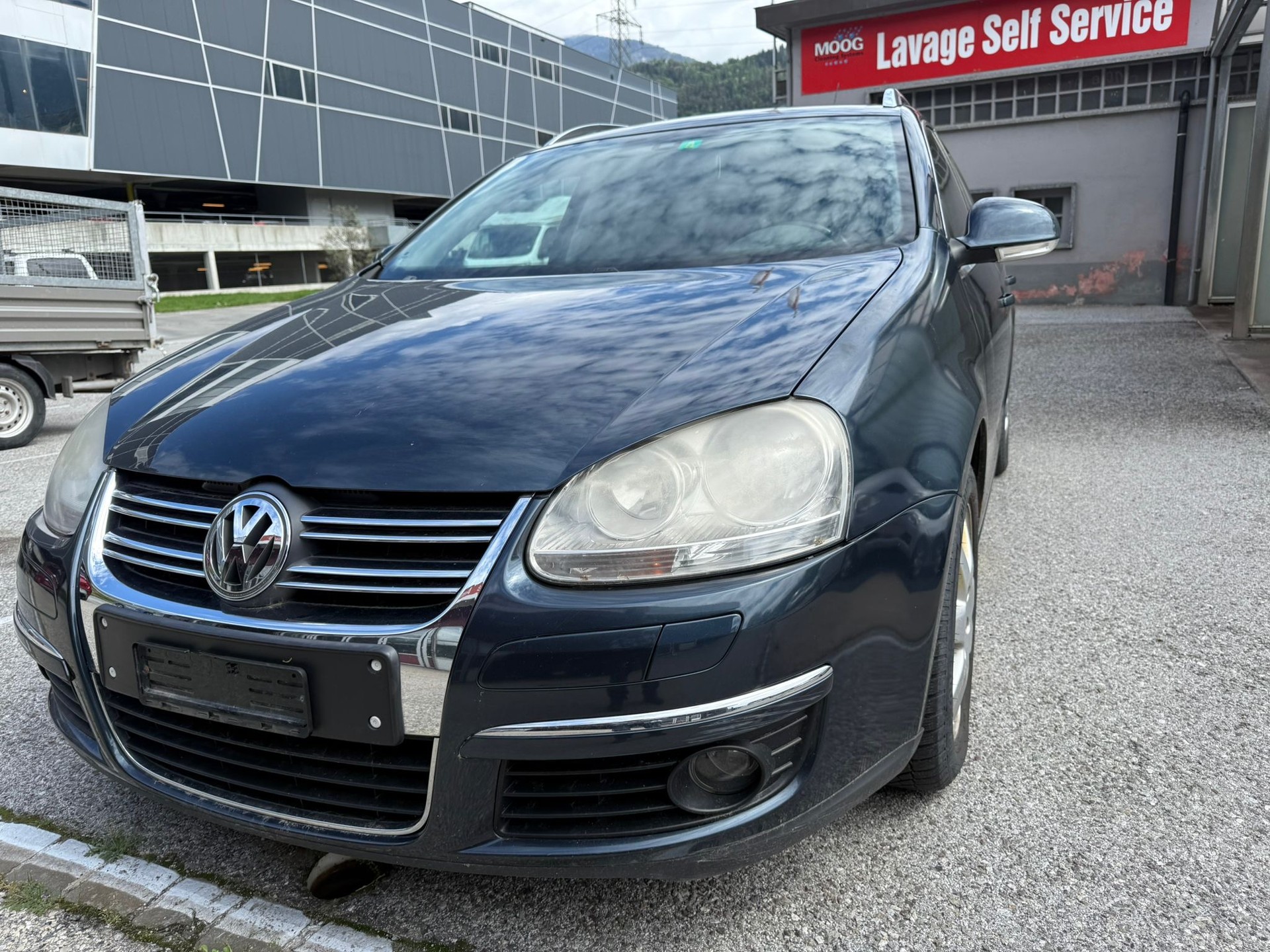 VW Golf Variant 1.9 TDI Comfortline 4Motion-image-2