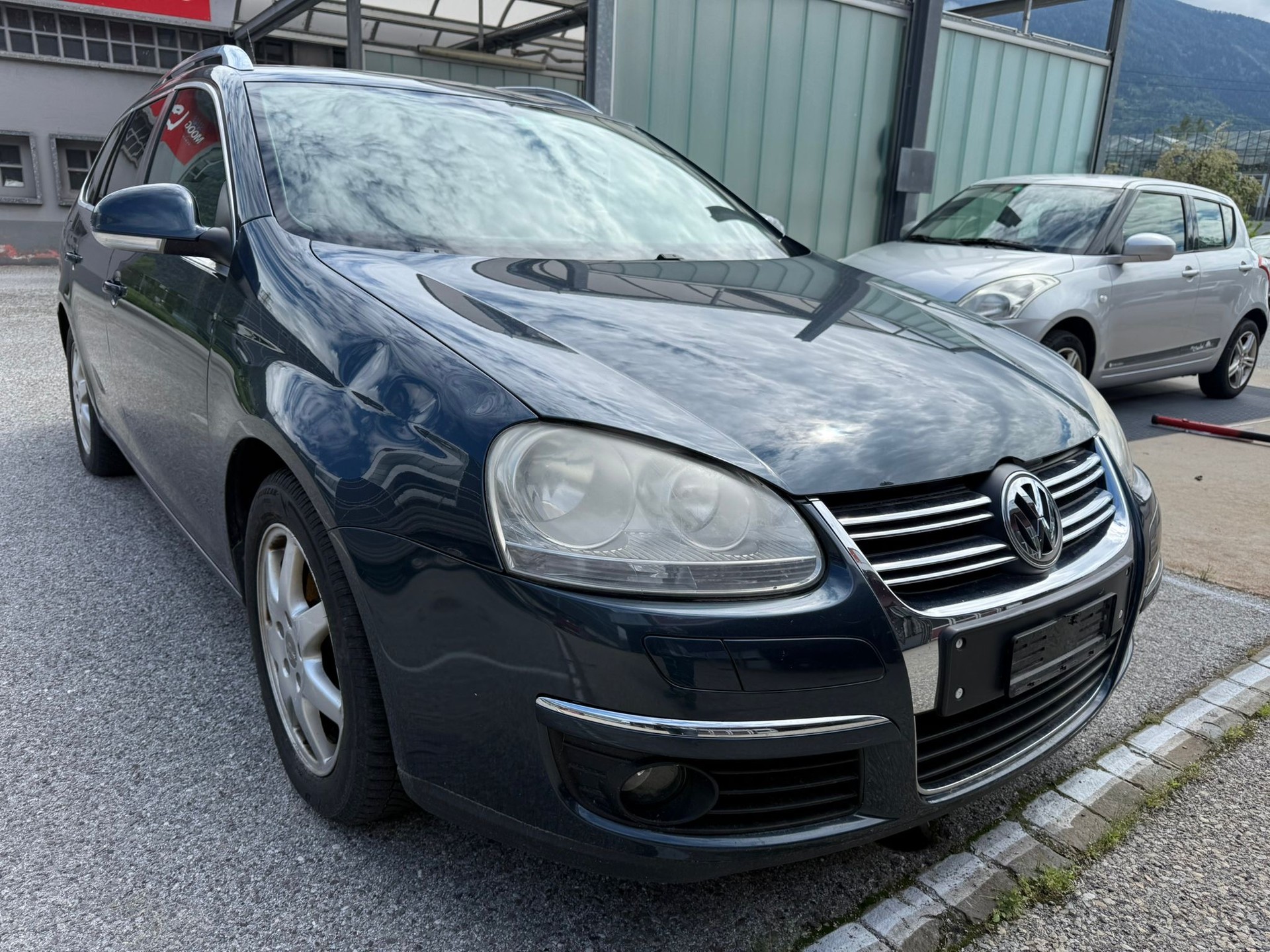 VW Golf Variant 1.9 TDI Comfortline 4Motion-image-1