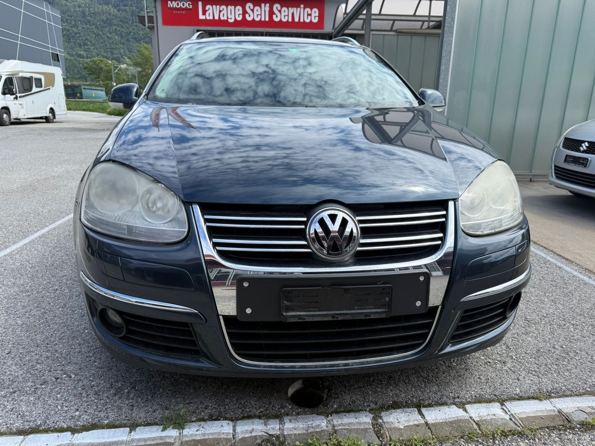 VW Golf Variant 1.9 TDI Comfortline 4Motion-image-3