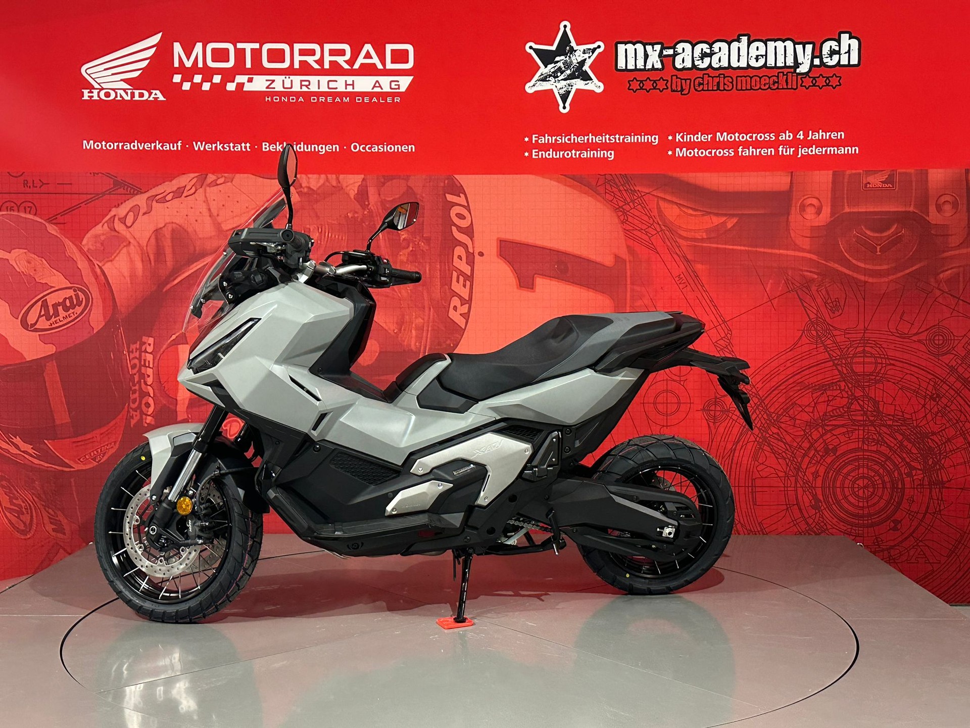 HONDA X-ADV 750 **Neufahrzeug**-showroom-element-1