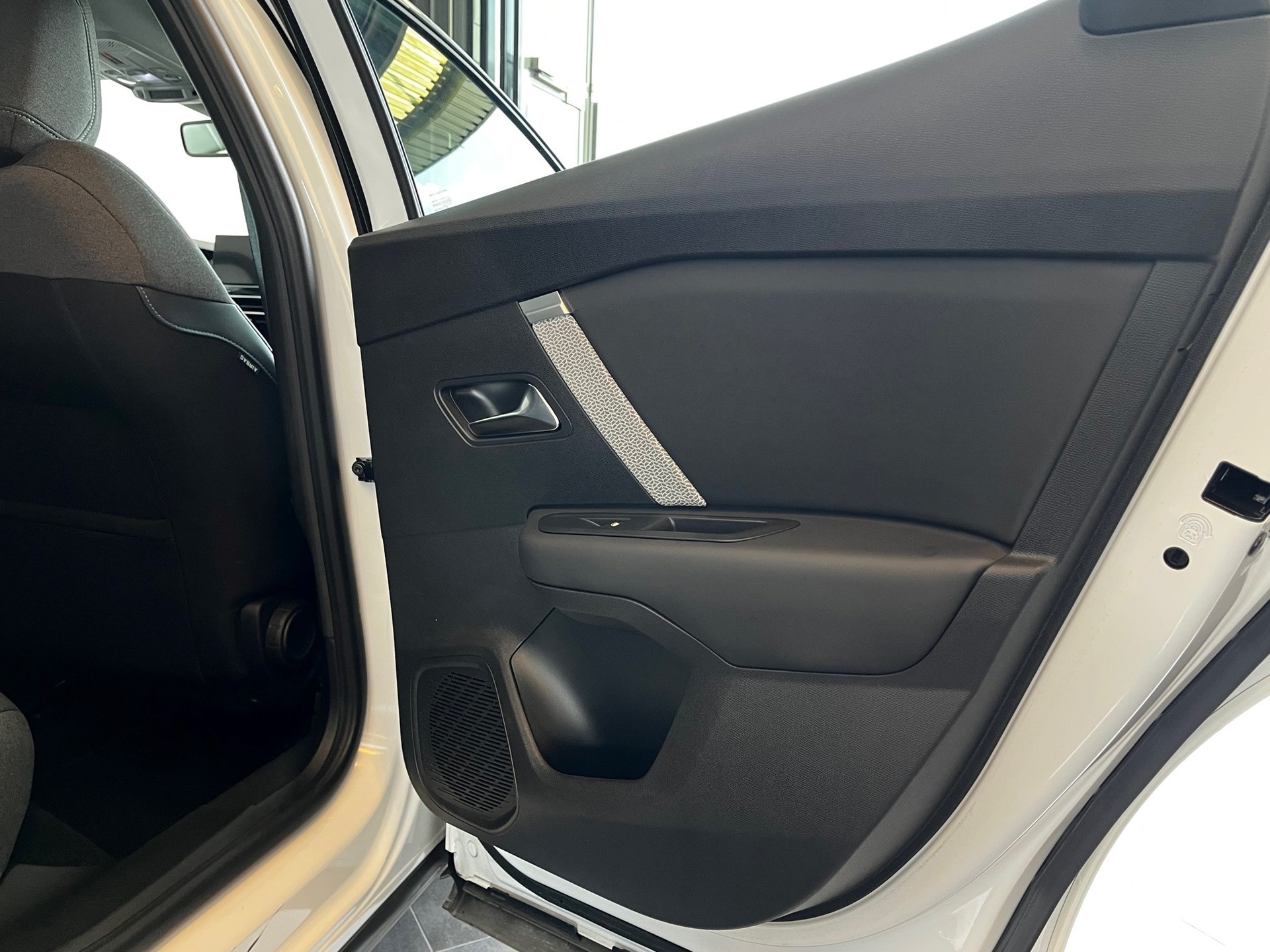 CITROEN C4 1.2 PureT Shine EAT8-image-23