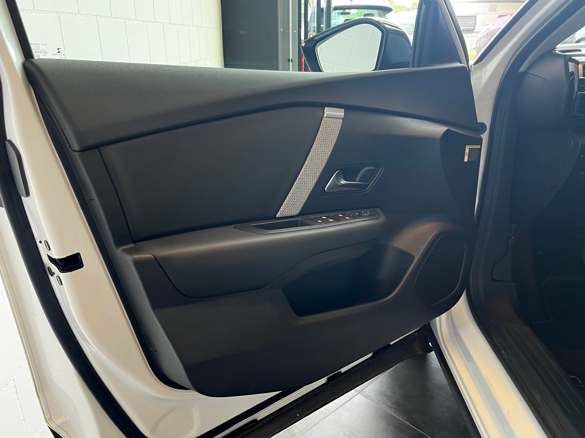 CITROEN C4 1.2 PureT Shine EAT8-image-21