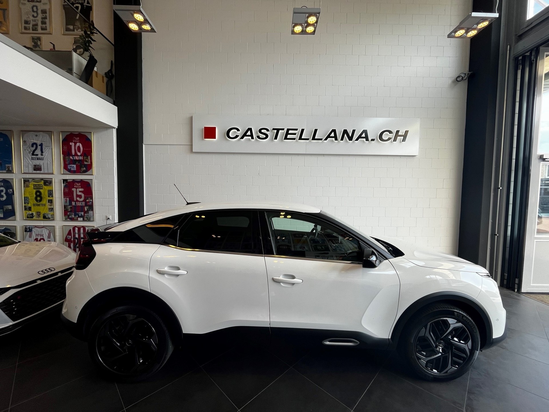 CITROEN C4 1.2 PureT Shine EAT8-image-4