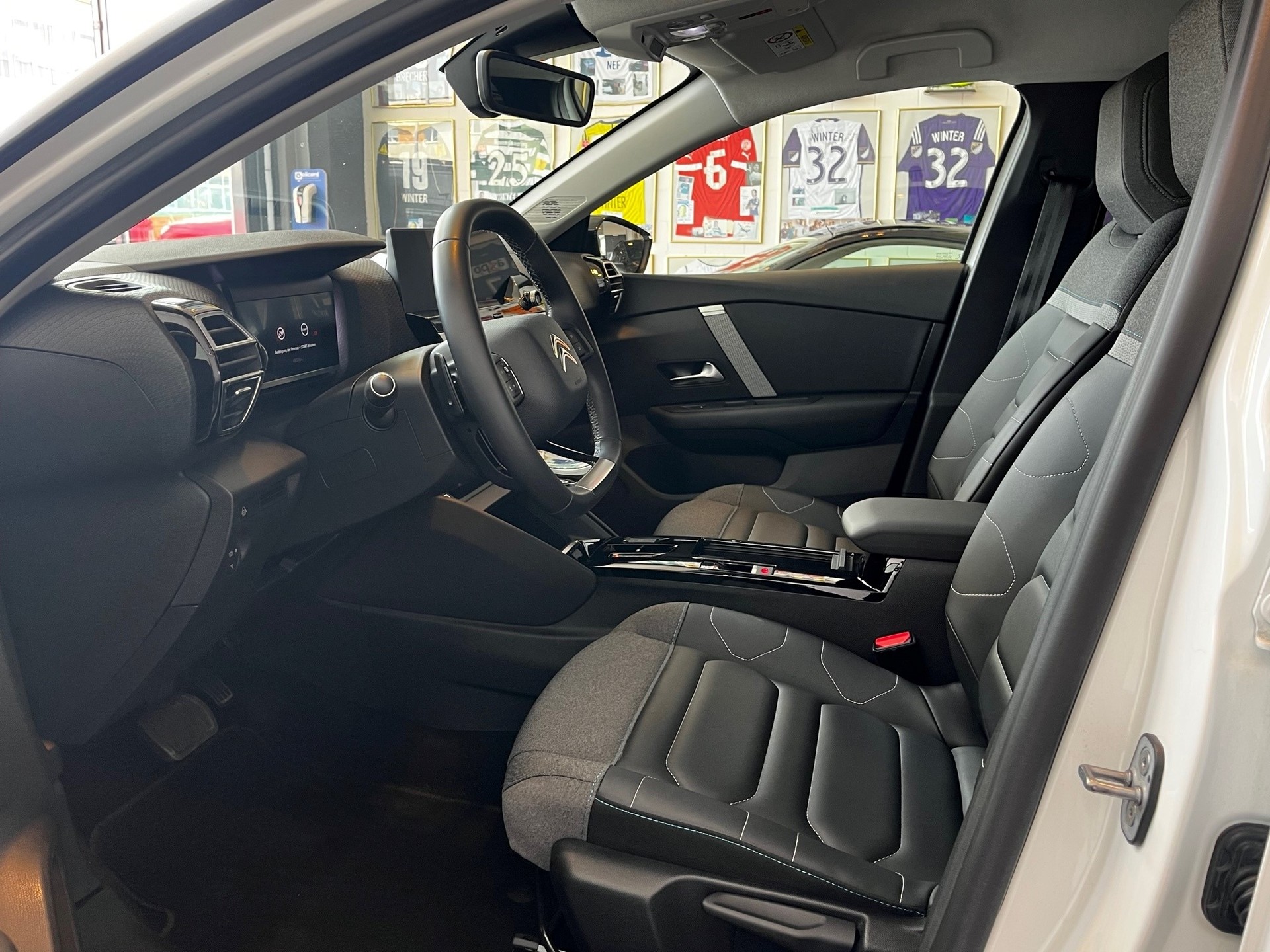 CITROEN C4 1.2 PureT Shine EAT8-image-11