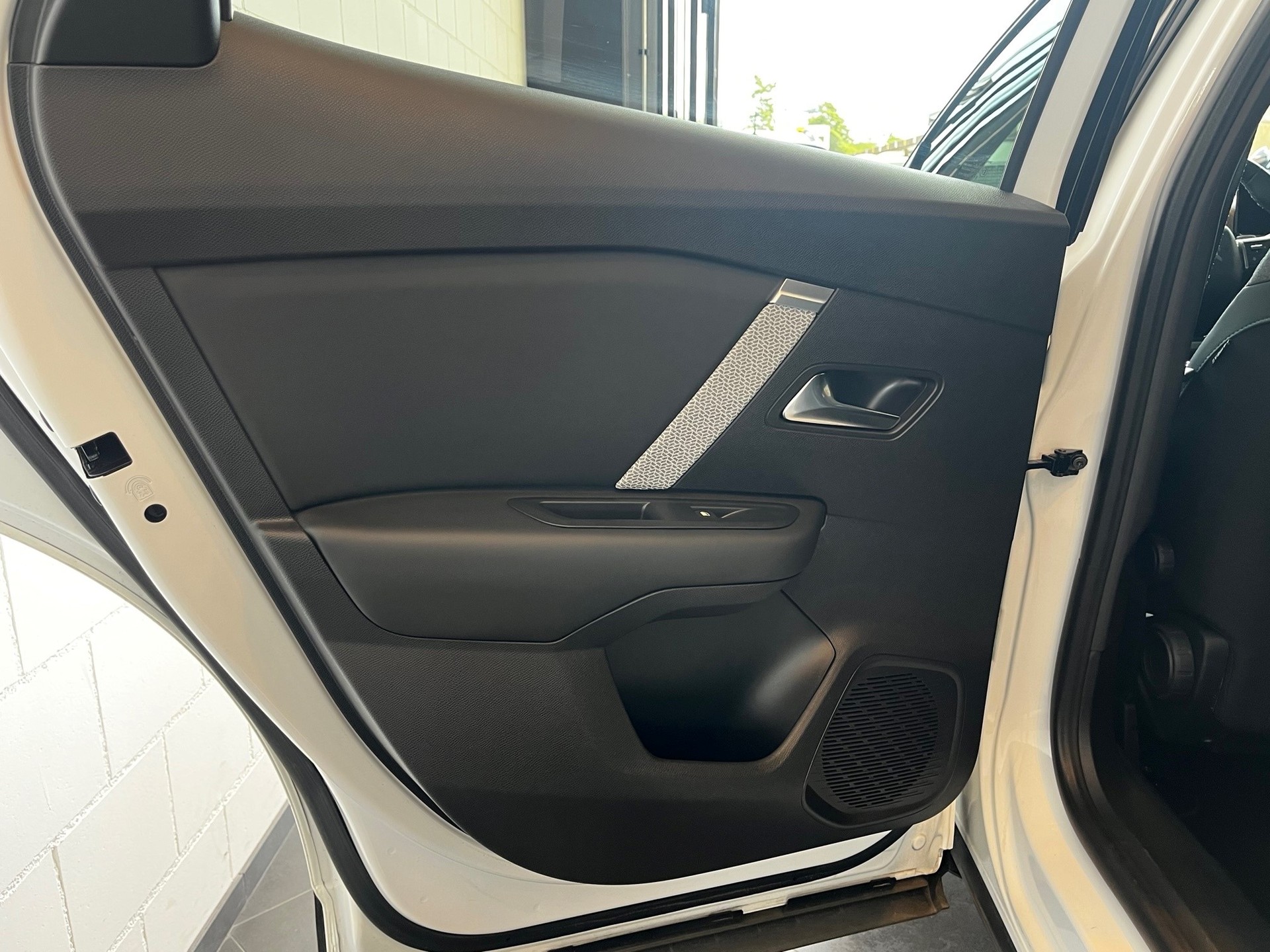 CITROEN C4 1.2 PureT Shine EAT8-image-22