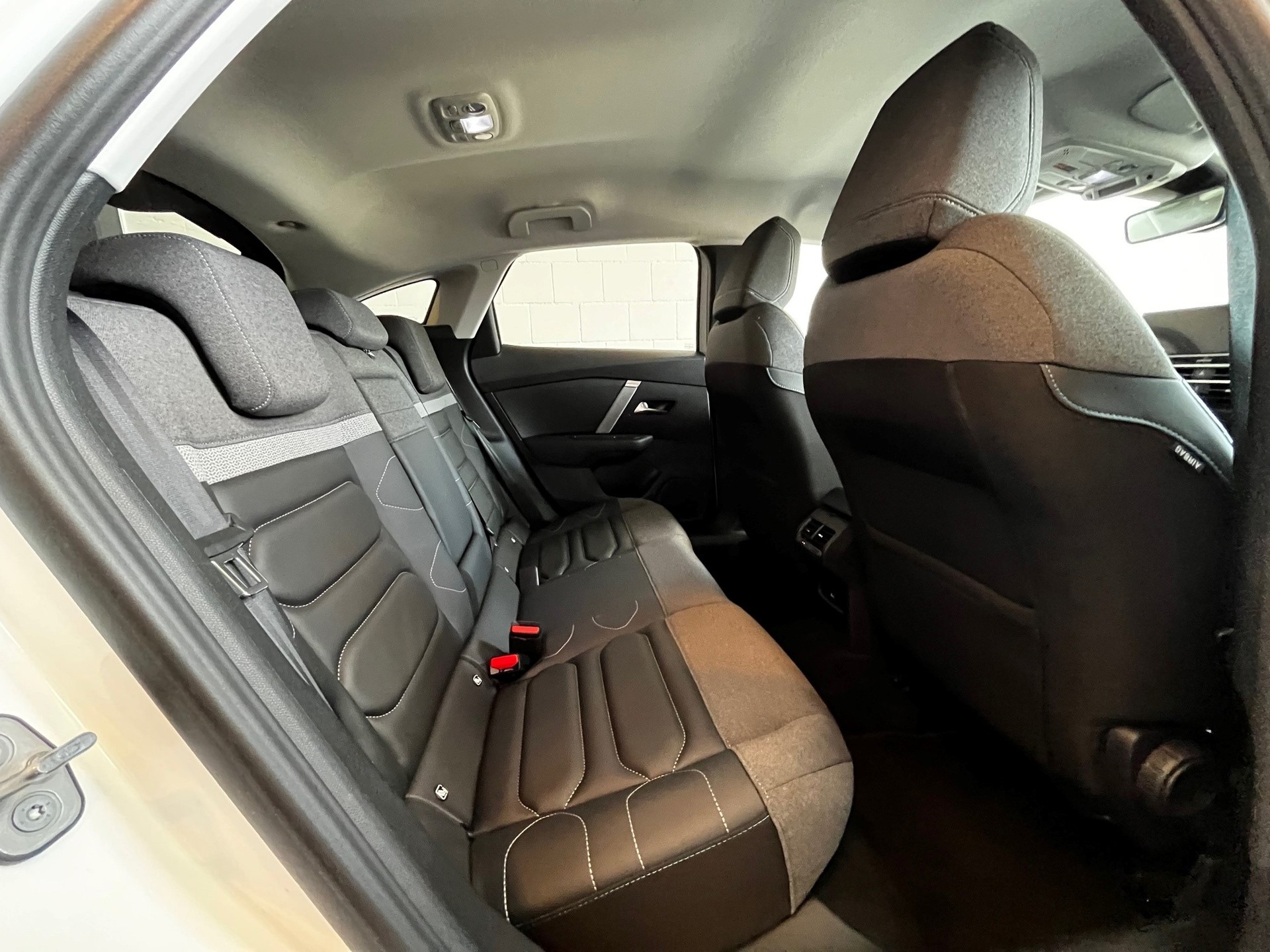 CITROEN C4 1.2 PureT Shine EAT8-image-15