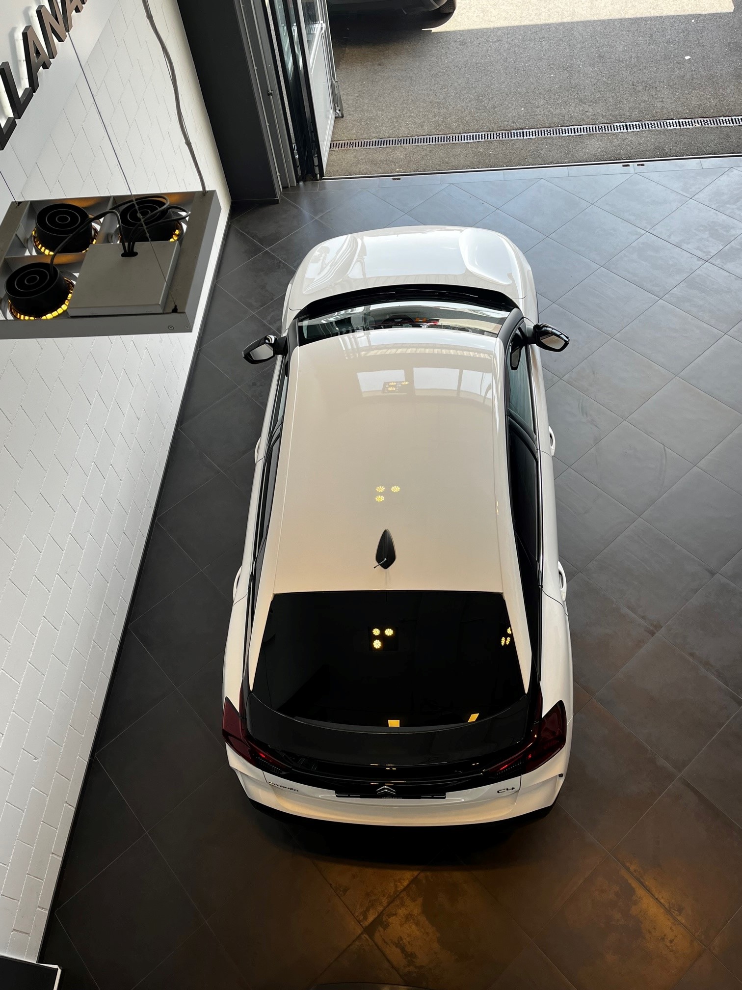 CITROEN C4 1.2 PureT Shine EAT8-image-9