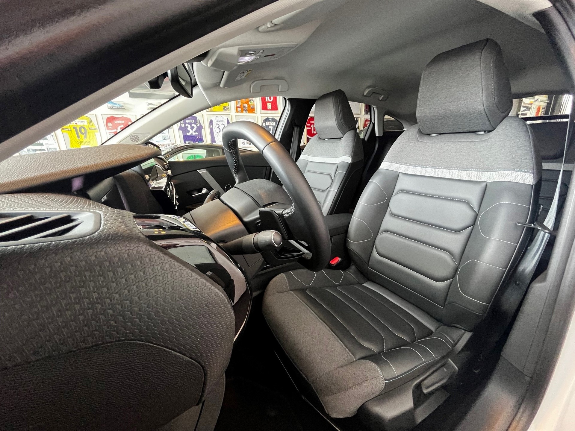 CITROEN C4 1.2 PureT Shine EAT8-image-12