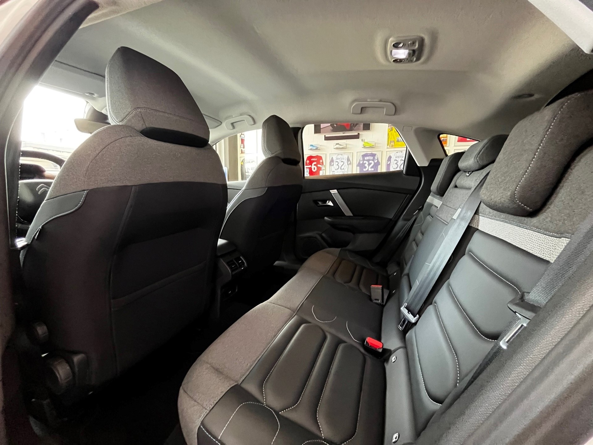 CITROEN C4 1.2 PureT Shine EAT8-image-14