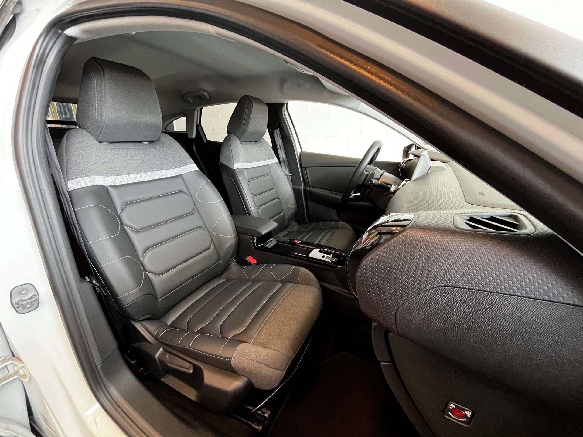 CITROEN C4 1.2 PureT Shine EAT8-image-17