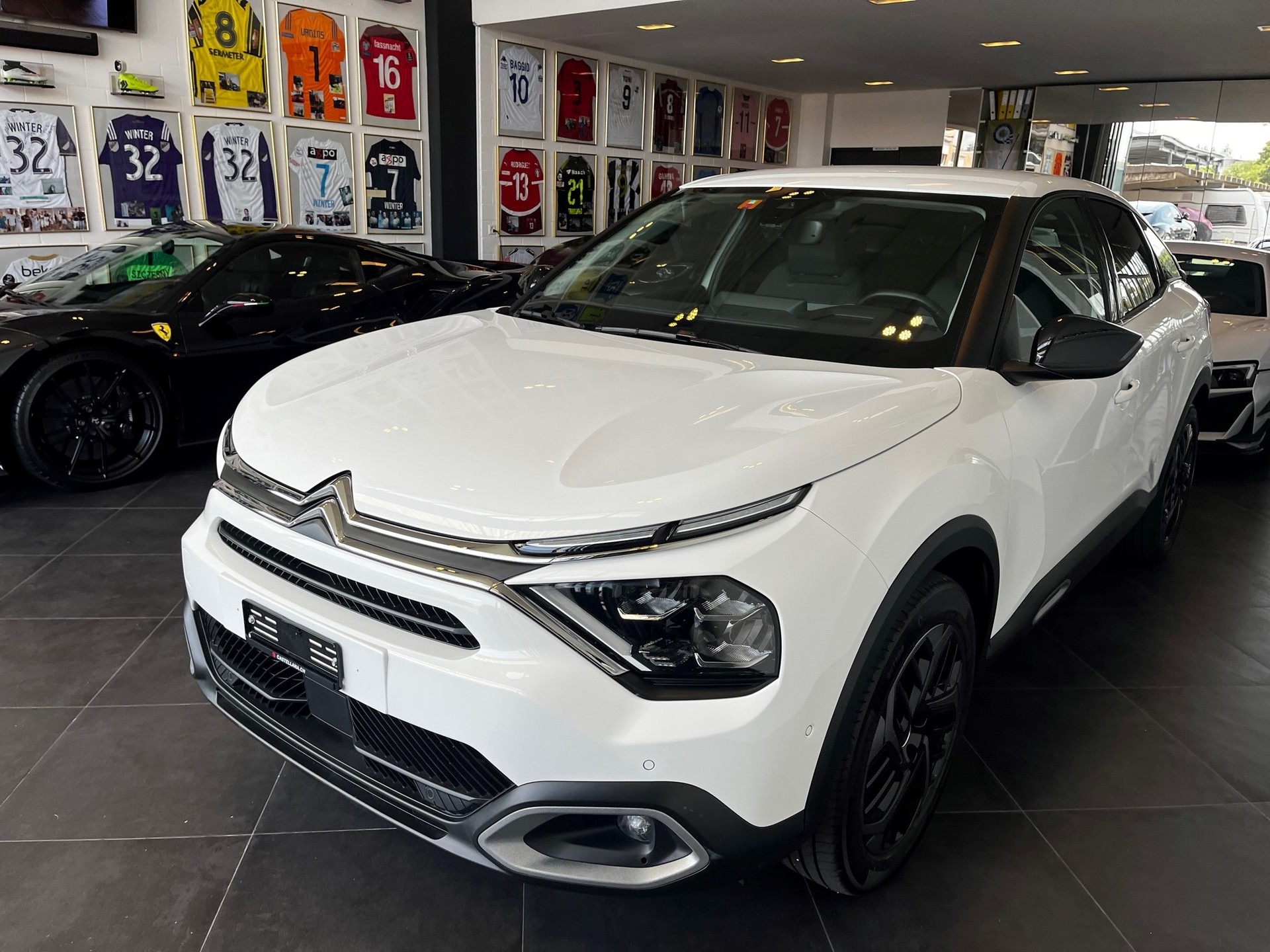 CITROEN C4 1.2 PureT Shine EAT8-image-3