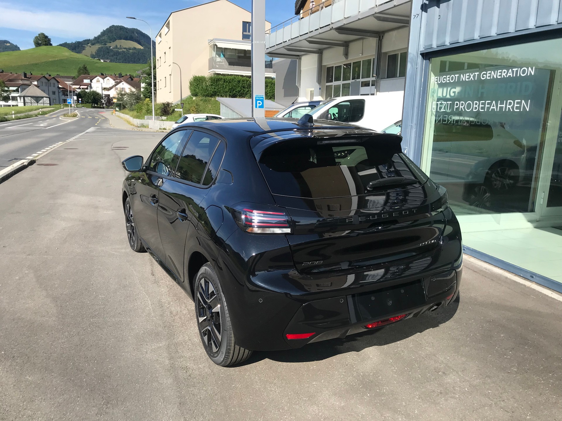PEUGEOT 208 1.2 MHEV 110 Allure Premium-image-4