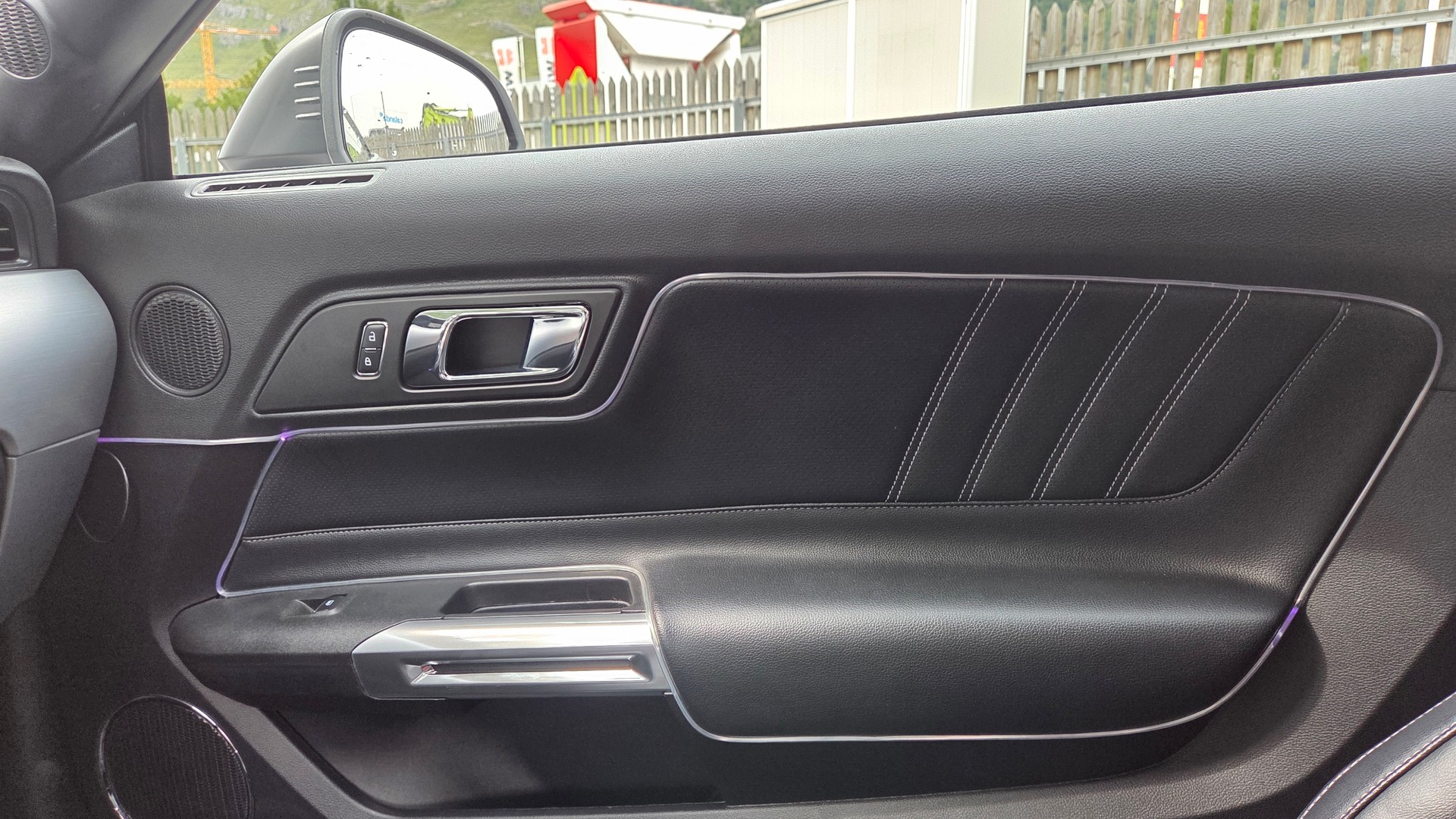 FORD Mustang Convertible 2.3 Automat-image-12
