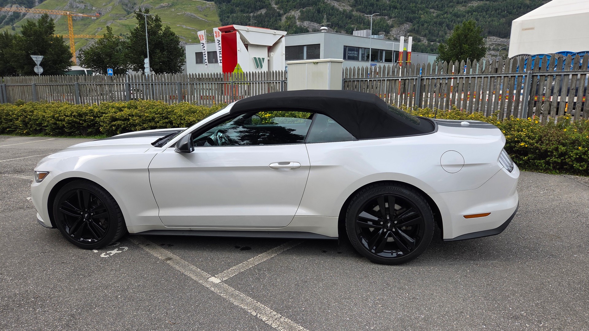 FORD Mustang Convertible 2.3 Automat-image-1
