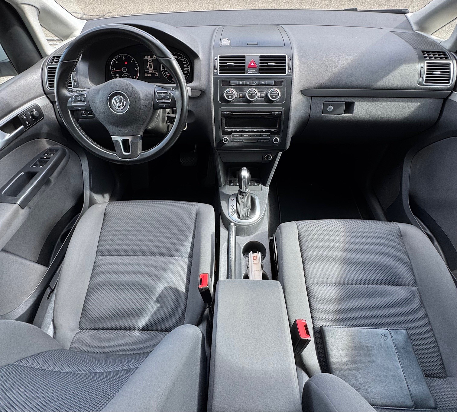 VW Touran 1.6 TDI BlueMotion Technology Trendline DSG-image-11